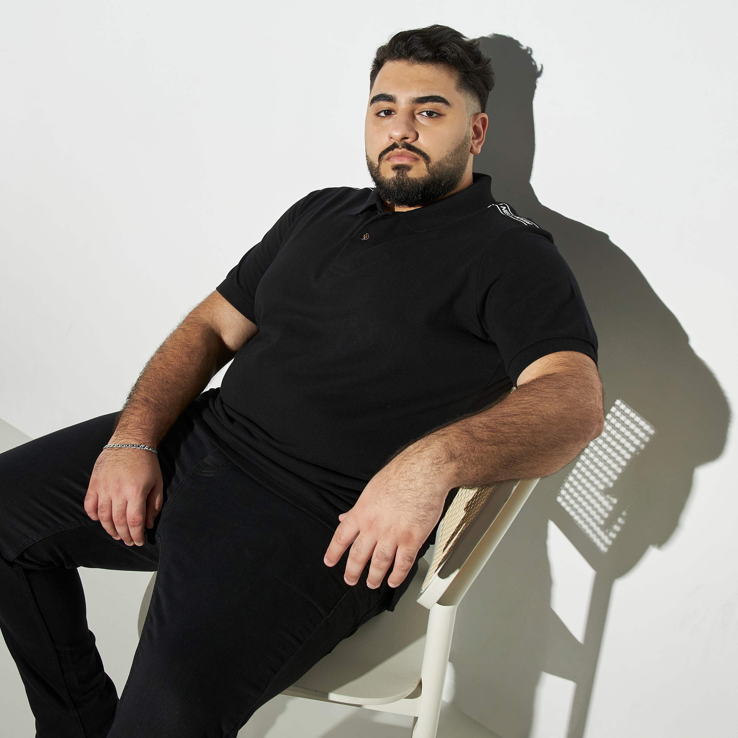 تيشيرت بولو مقاس كبير بأكمام قصيرة وتفاصيل شريط-men-clothing-tshirtsandpolos-polos-image-1