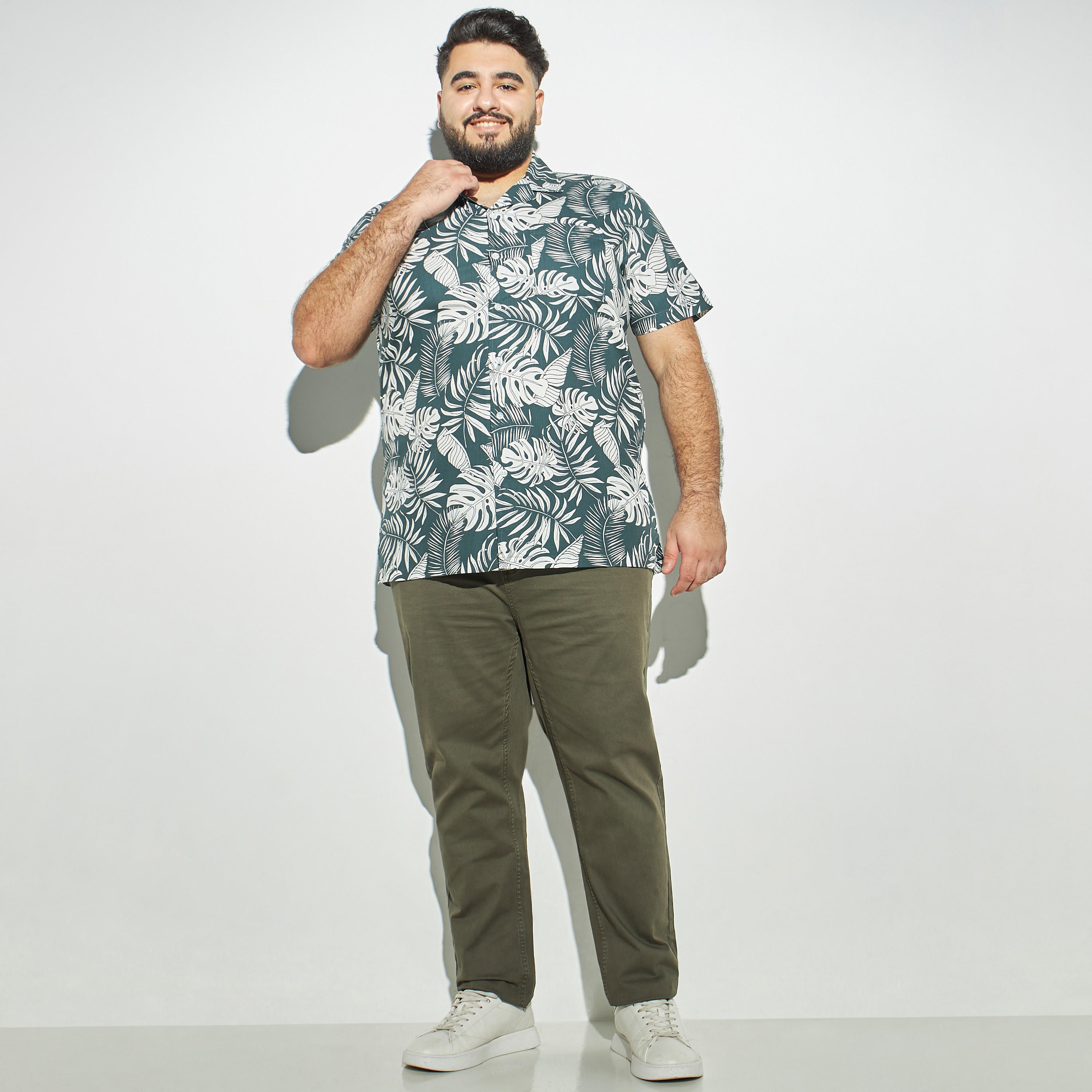 قميص مقاس كبير بياقة كامب وجيب وطبعات-men-clothing-shirts-image-2