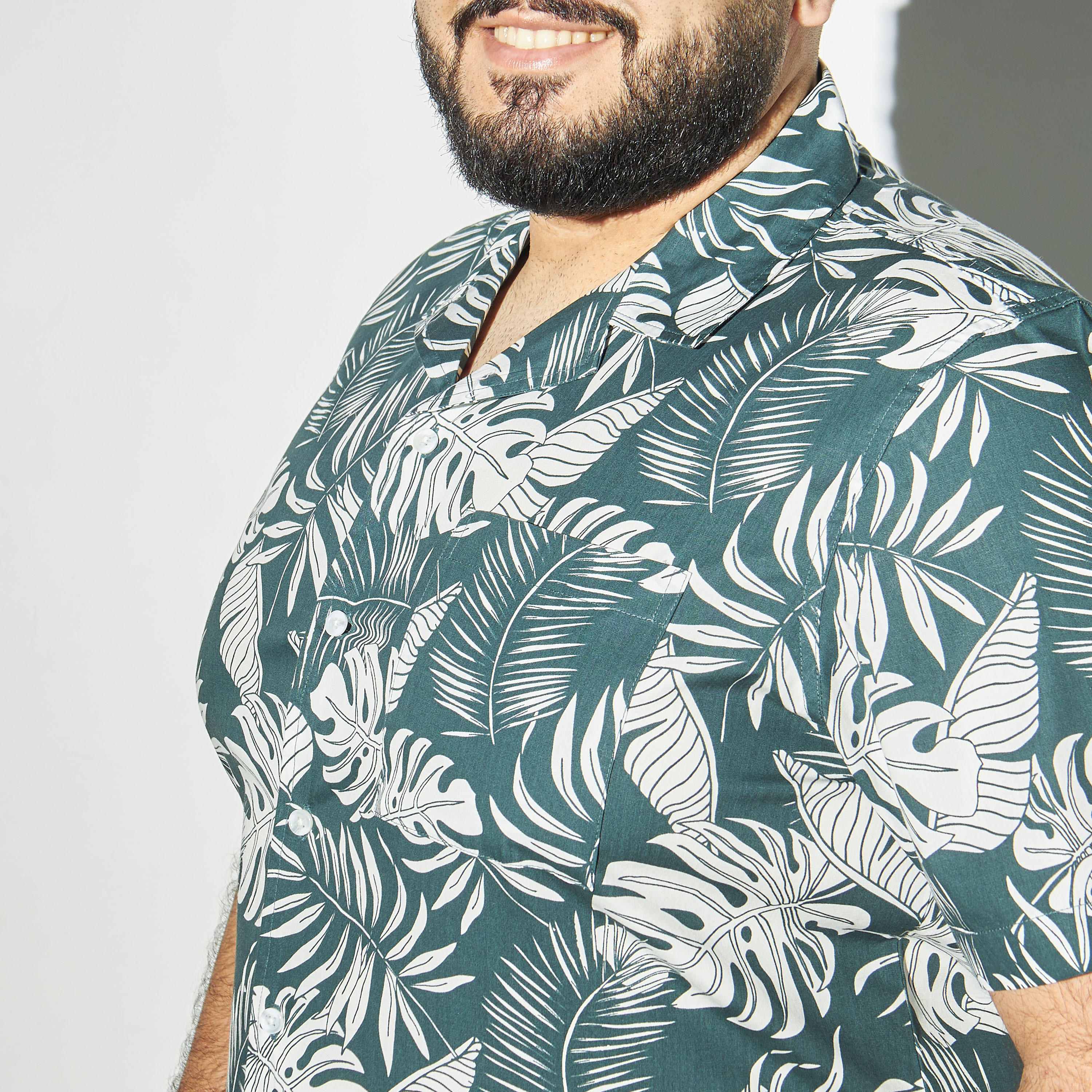 قميص مقاس كبير بياقة كامب وجيب وطبعات-men-clothing-shirts-image-4