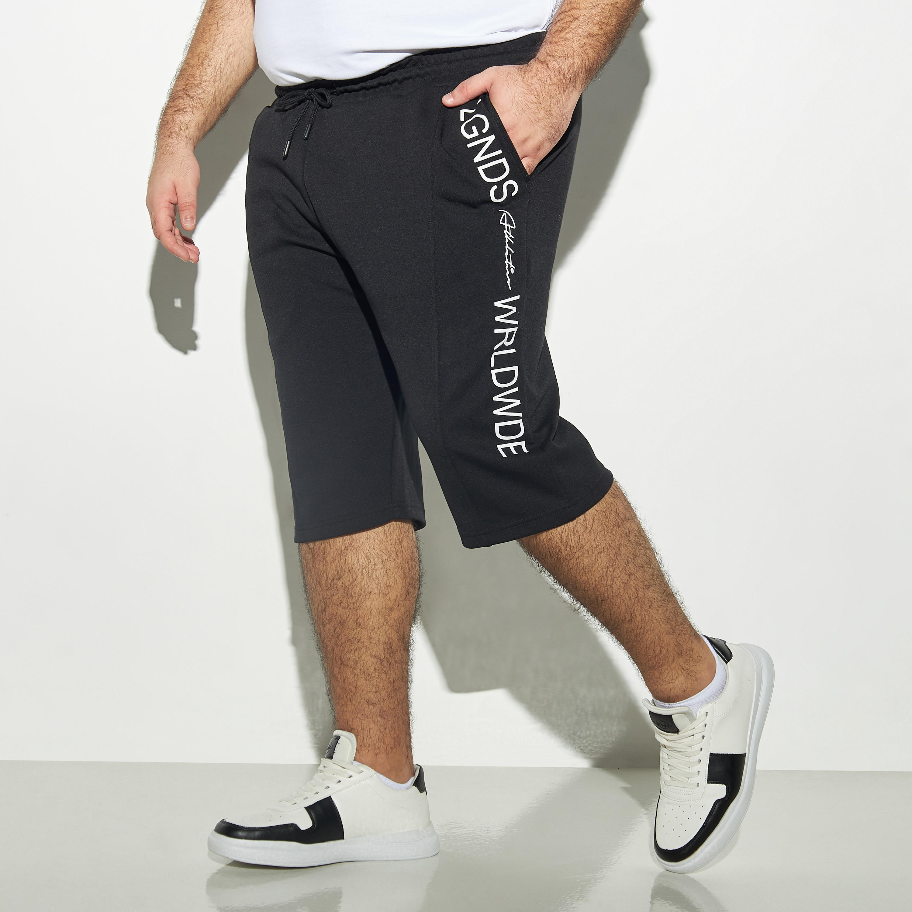 شورت بخصر متوسط الارتفاع برباط إغلاق وجيوب-men-clothing-bottoms-shorts-image-4