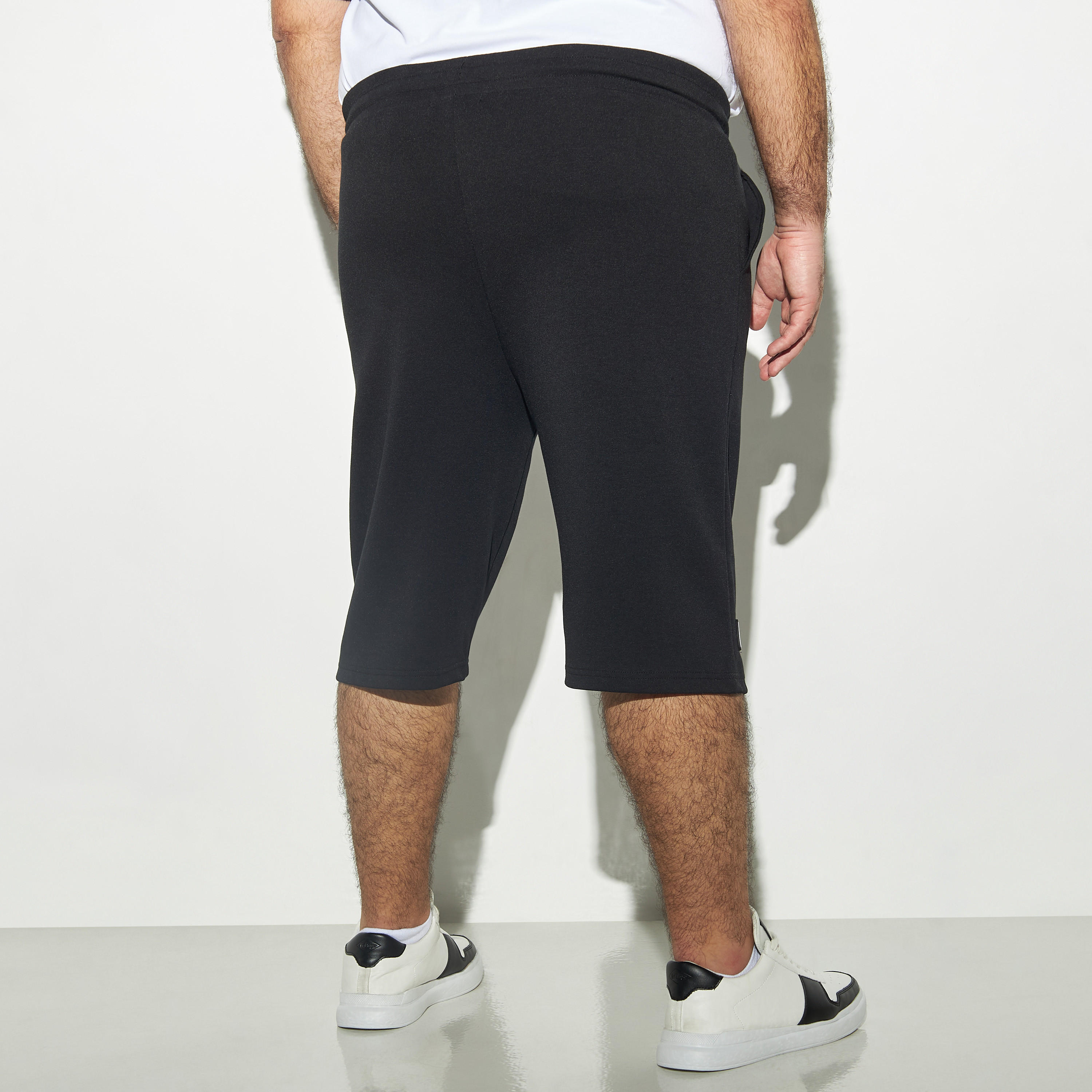 شورت بخصر متوسط الارتفاع برباط إغلاق وجيوب-men-clothing-bottoms-shorts-image-2