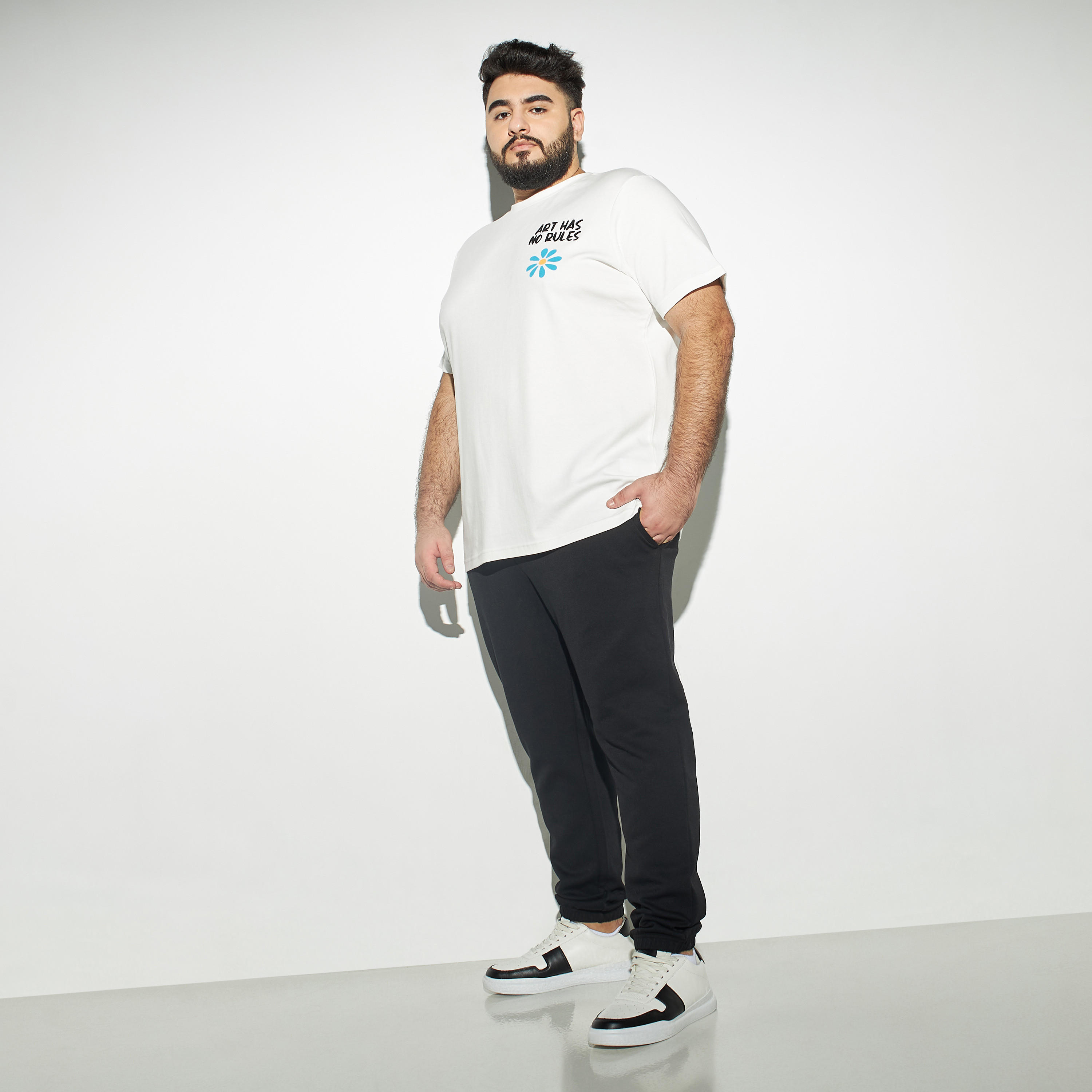 بنطلون رياضي مقاس كبير سادة بجيوب وإغلاق برباط-men-clothing-bottoms-joggers-image-3