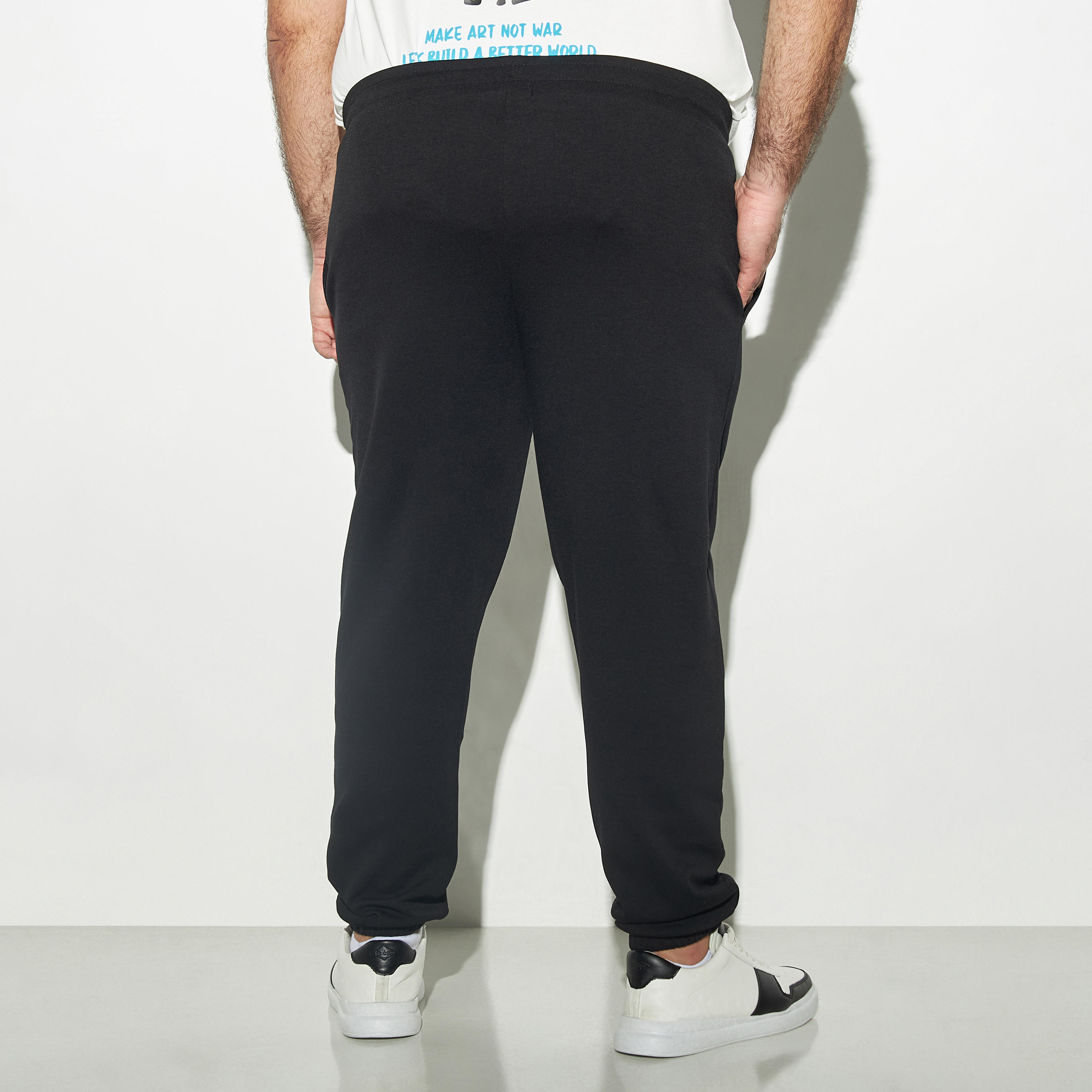 بنطلون رياضي مقاس كبير سادة بجيوب وإغلاق برباط-men-clothing-bottoms-joggers-image-2