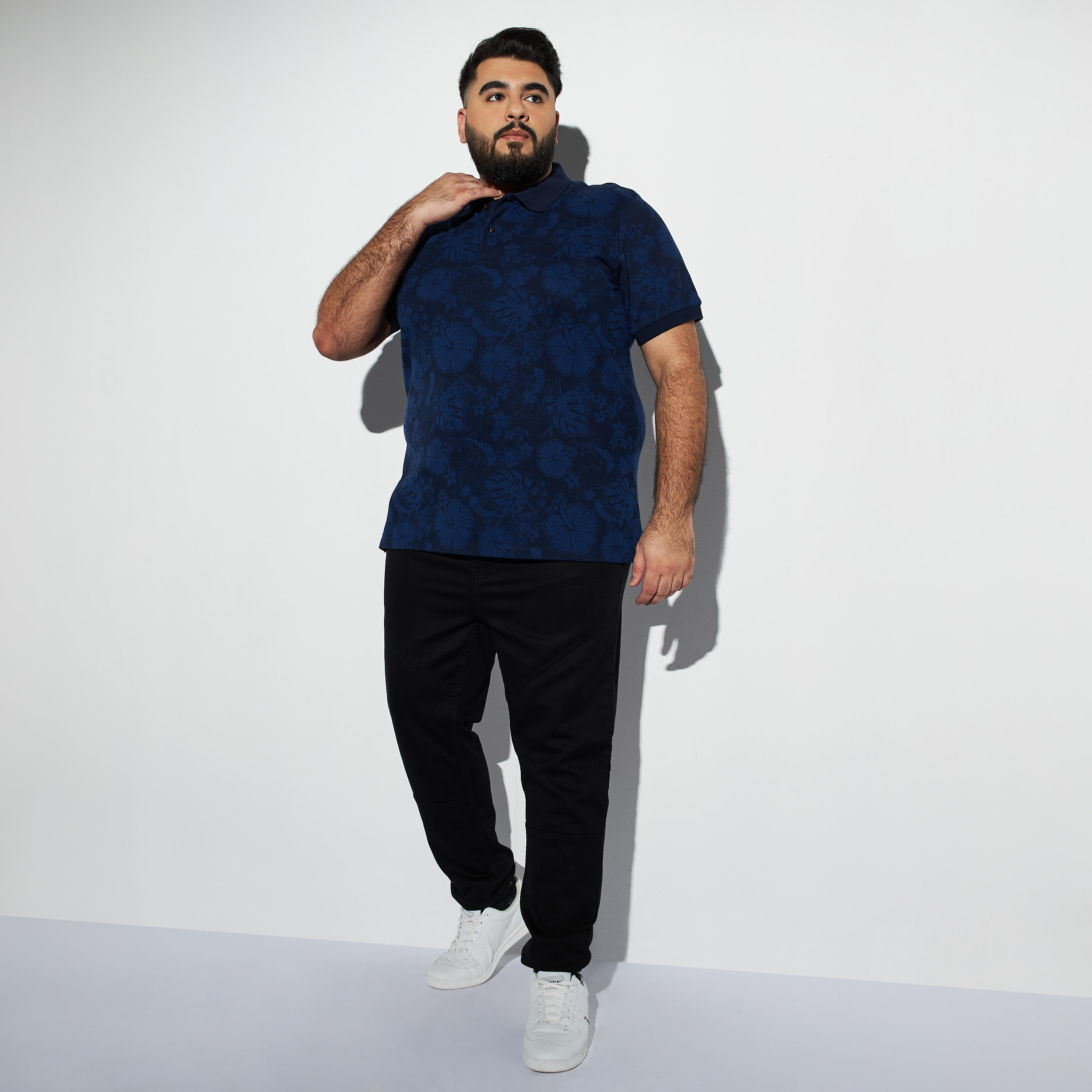 بنطلون مقاس كبير بقصة مريحة وجيوب وتصاميم مغايرة-men-clothing-bottoms-trousersandchinos-trousers-image-2