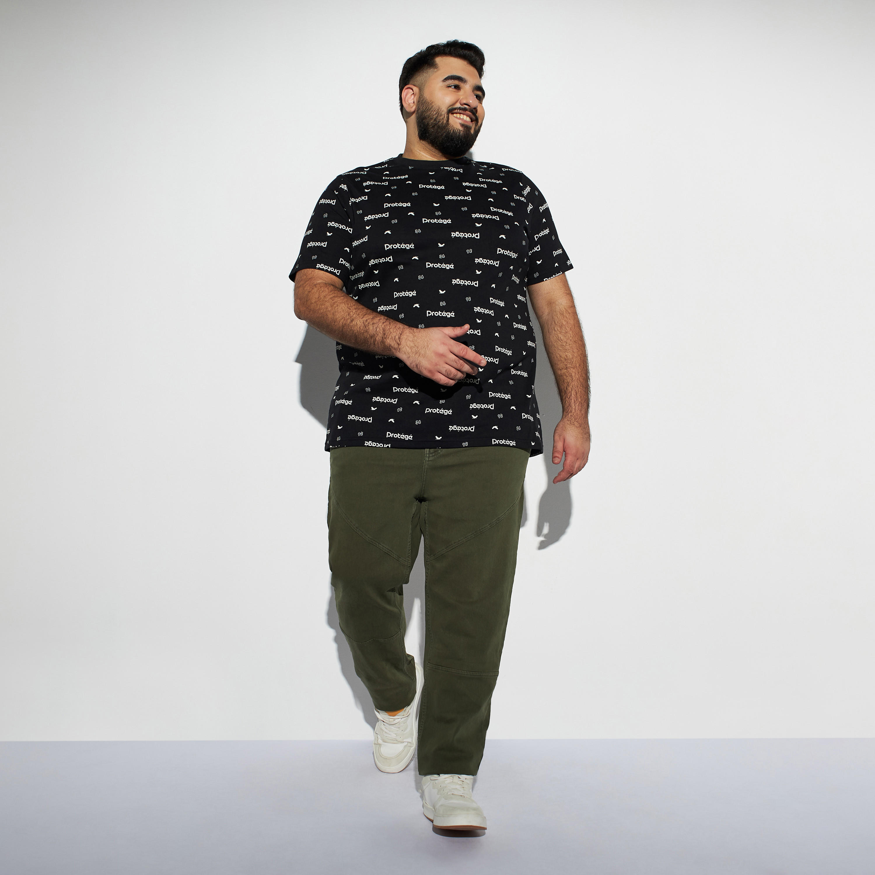 تيشيرت مقاس كبير بياقة ضيقة وأكمام قصيرة وطبعات-men-clothing-tshirtsandpolos-tshirts-image-2