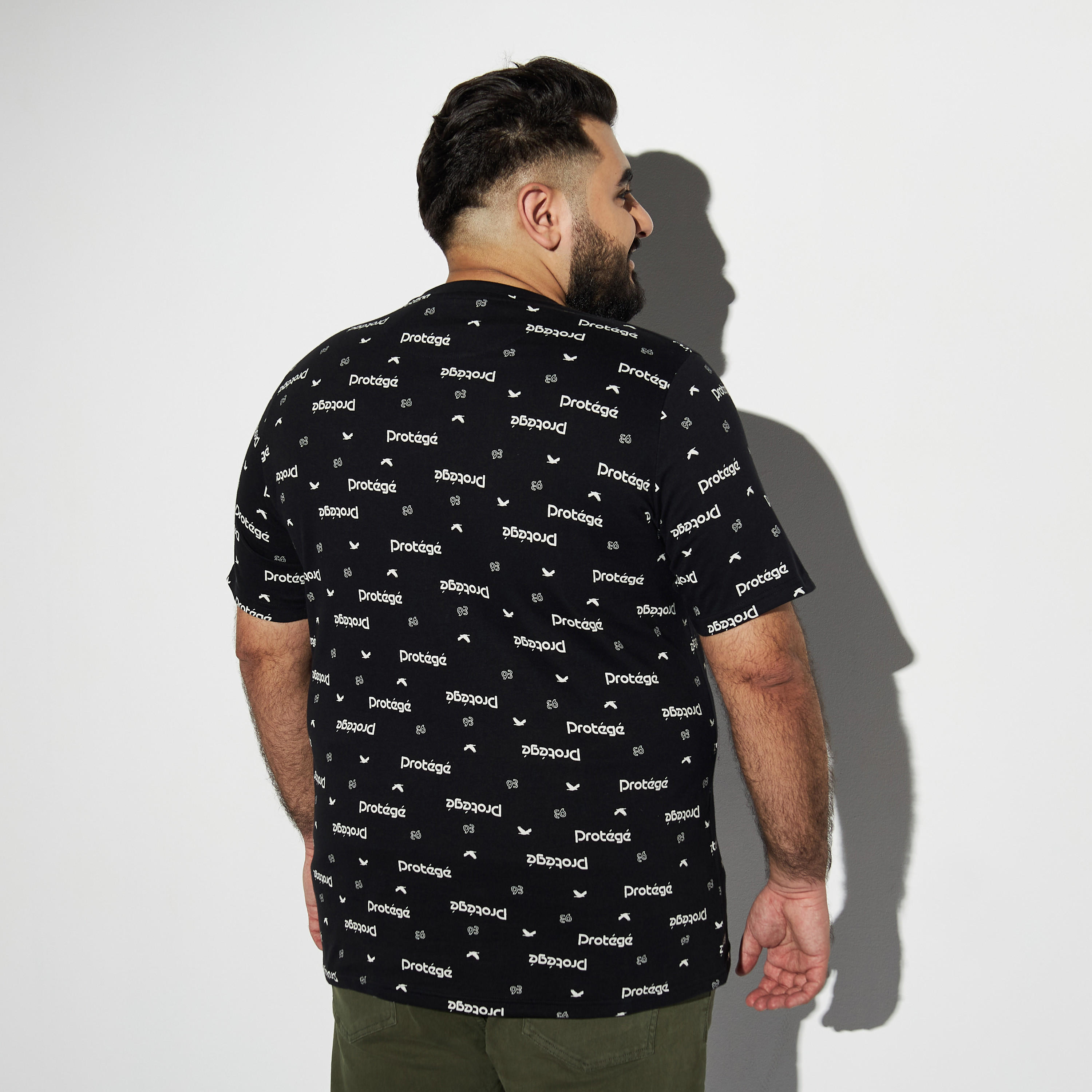 تيشيرت مقاس كبير بياقة ضيقة وأكمام قصيرة وطبعات-men-clothing-tshirtsandpolos-tshirts-image-3