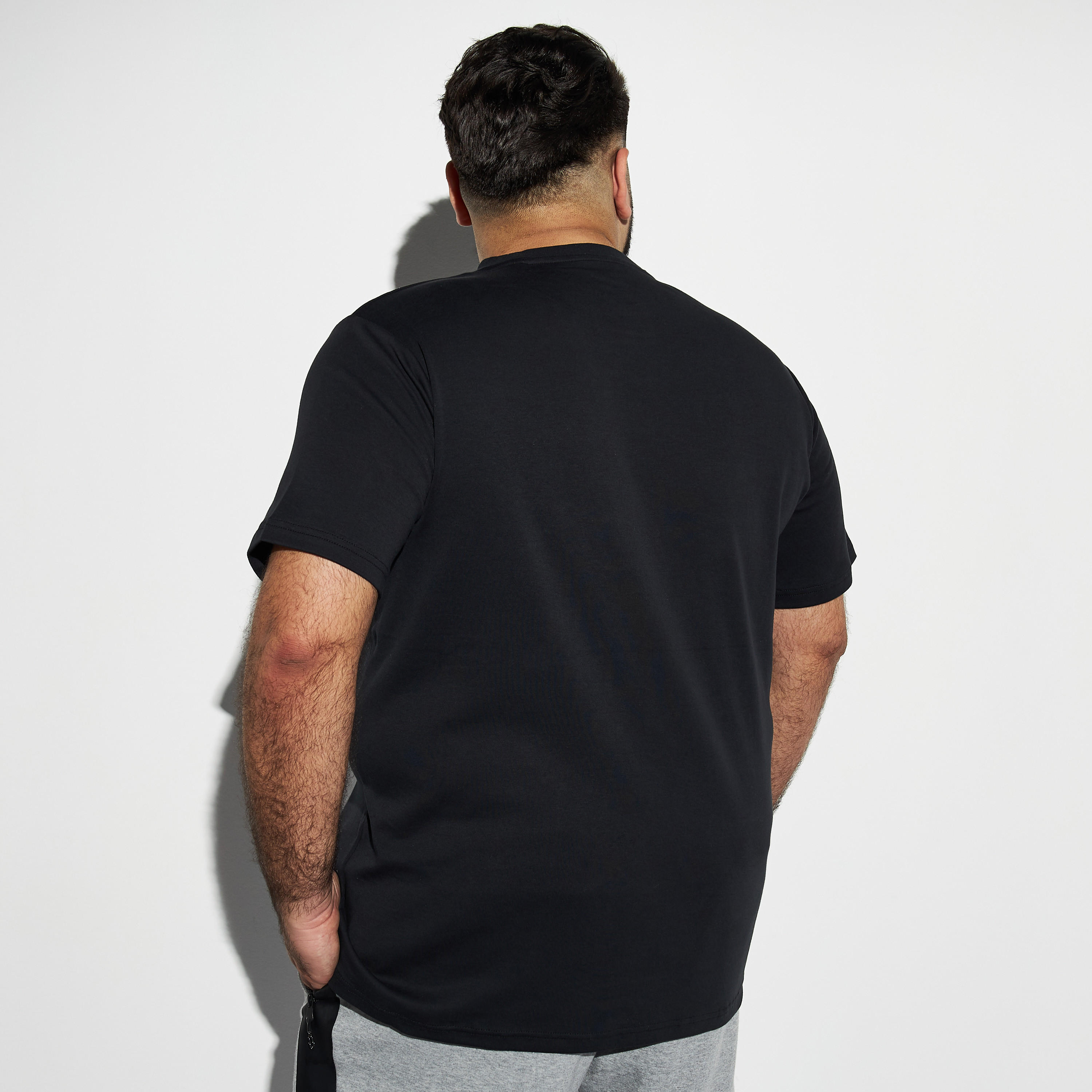 تيشيرت مقاس كبير بياقة ضيّقة وأكمام قصيرة وطبعات-men-clothing-tshirtsandpolos-tshirts-image-2