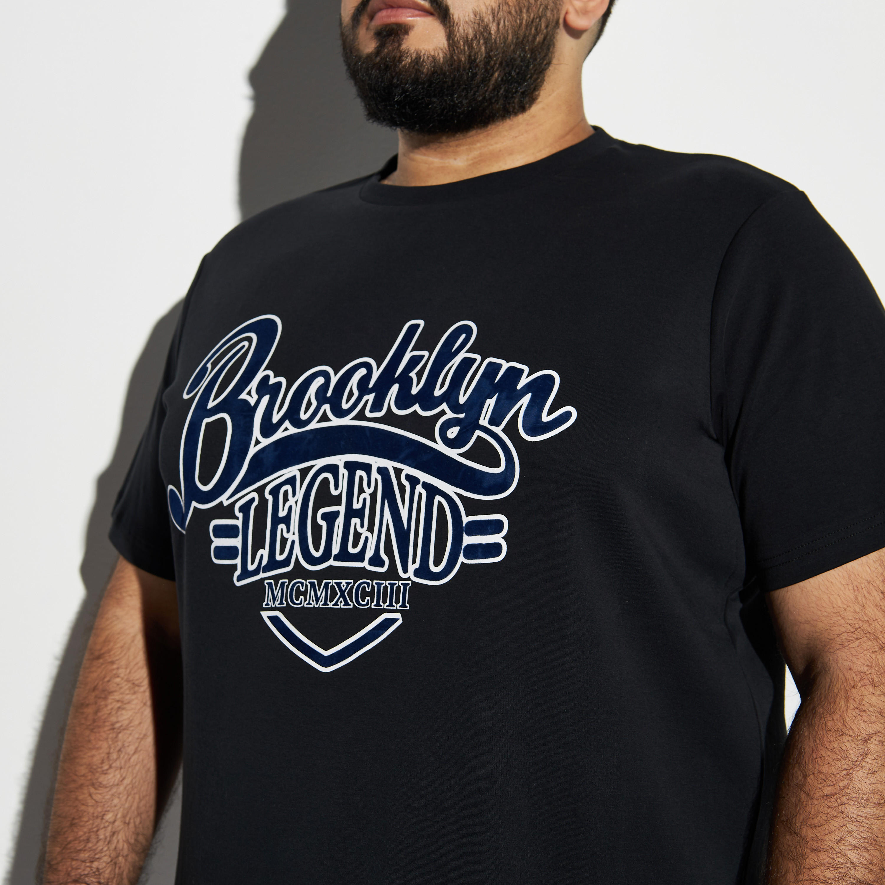 تيشيرت مقاس كبير بياقة ضيّقة وأكمام قصيرة وطبعات-men-clothing-tshirtsandpolos-tshirts-image-1