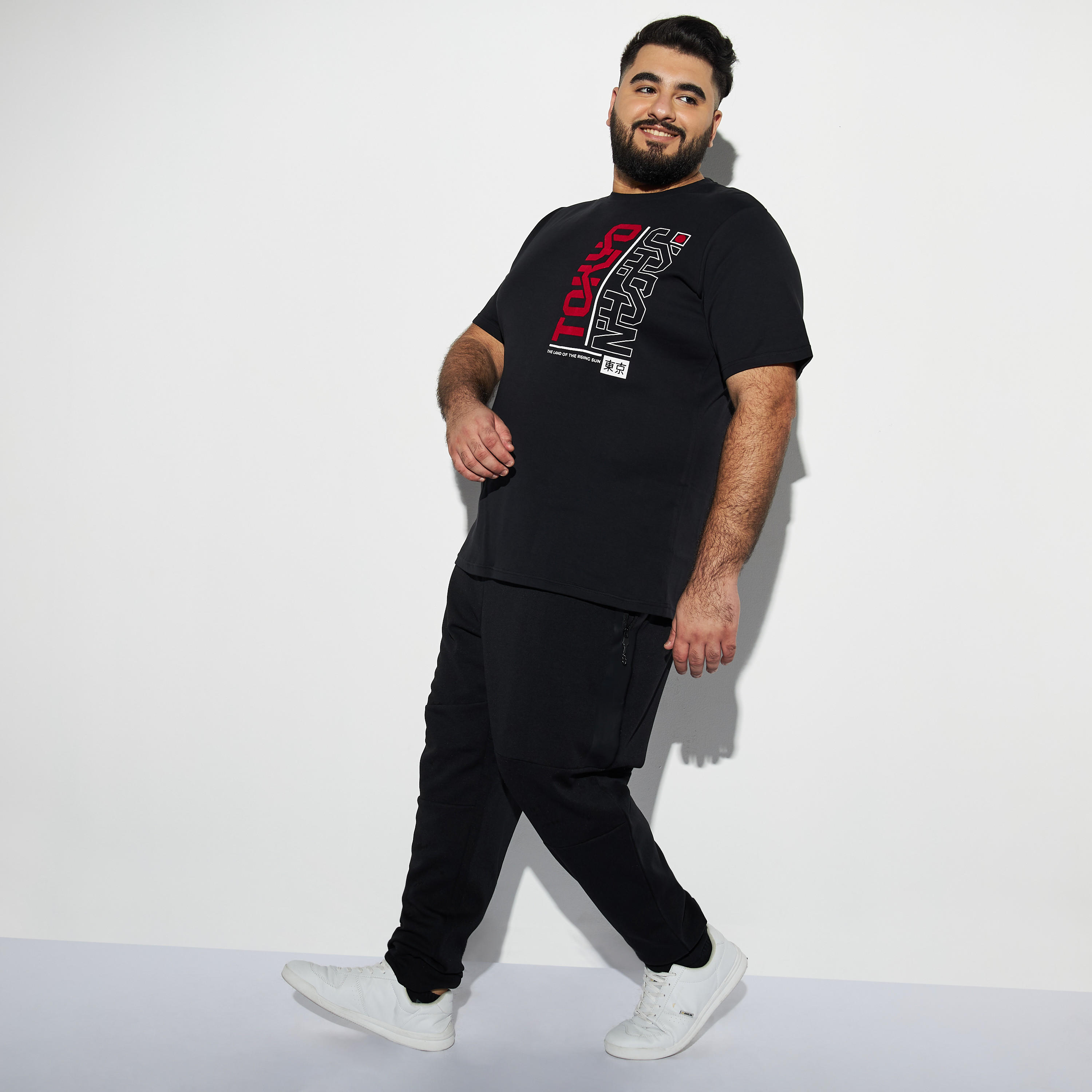 تيشيرت مقاس كبير بياقة ضيّقة وأكمام قصيرة وطبعات-men-clothing-tshirtsandpolos-tshirts-image-3