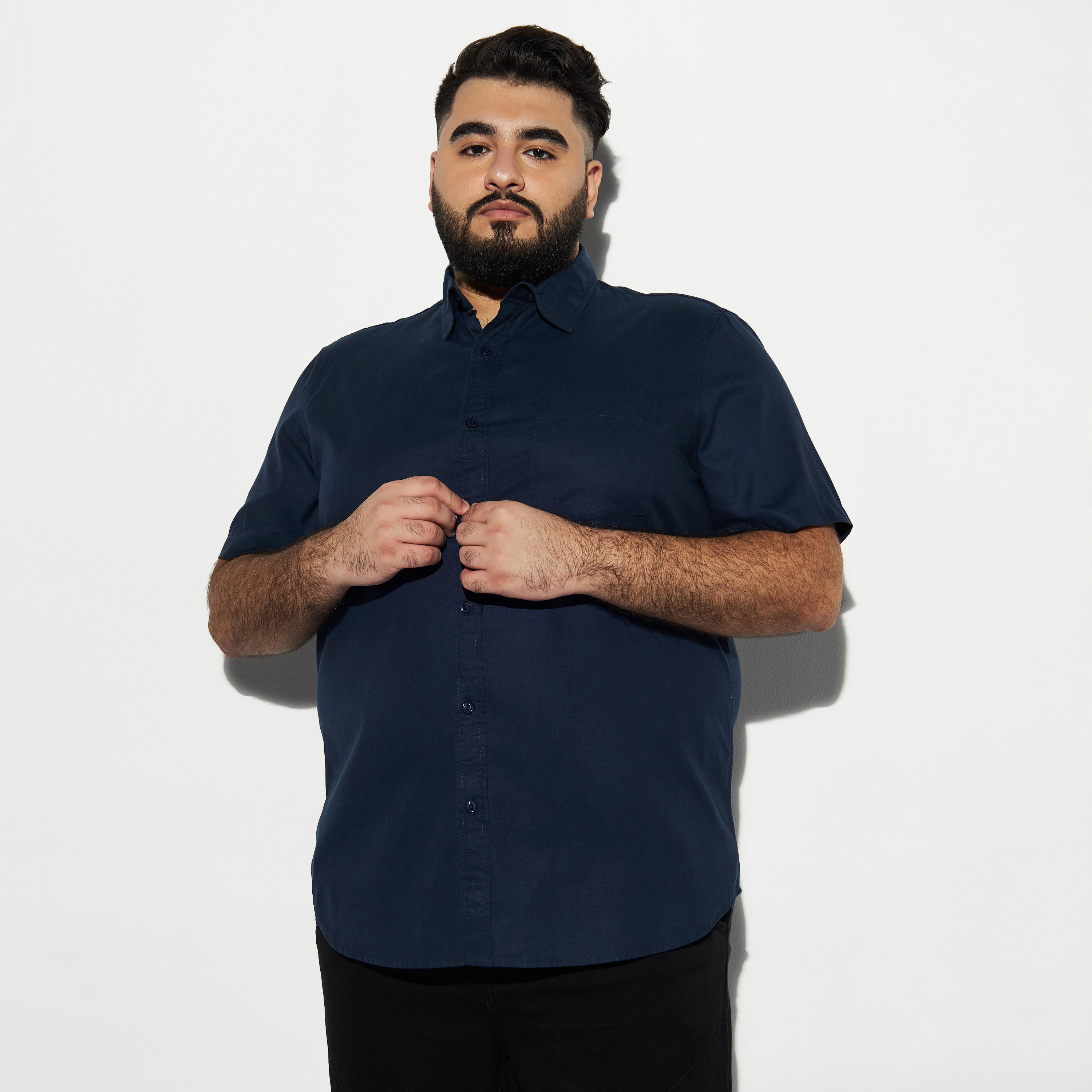 قميص بمقاس كبير مع جيب وأكمام قصيرة-men-clothing-shirts-image-1