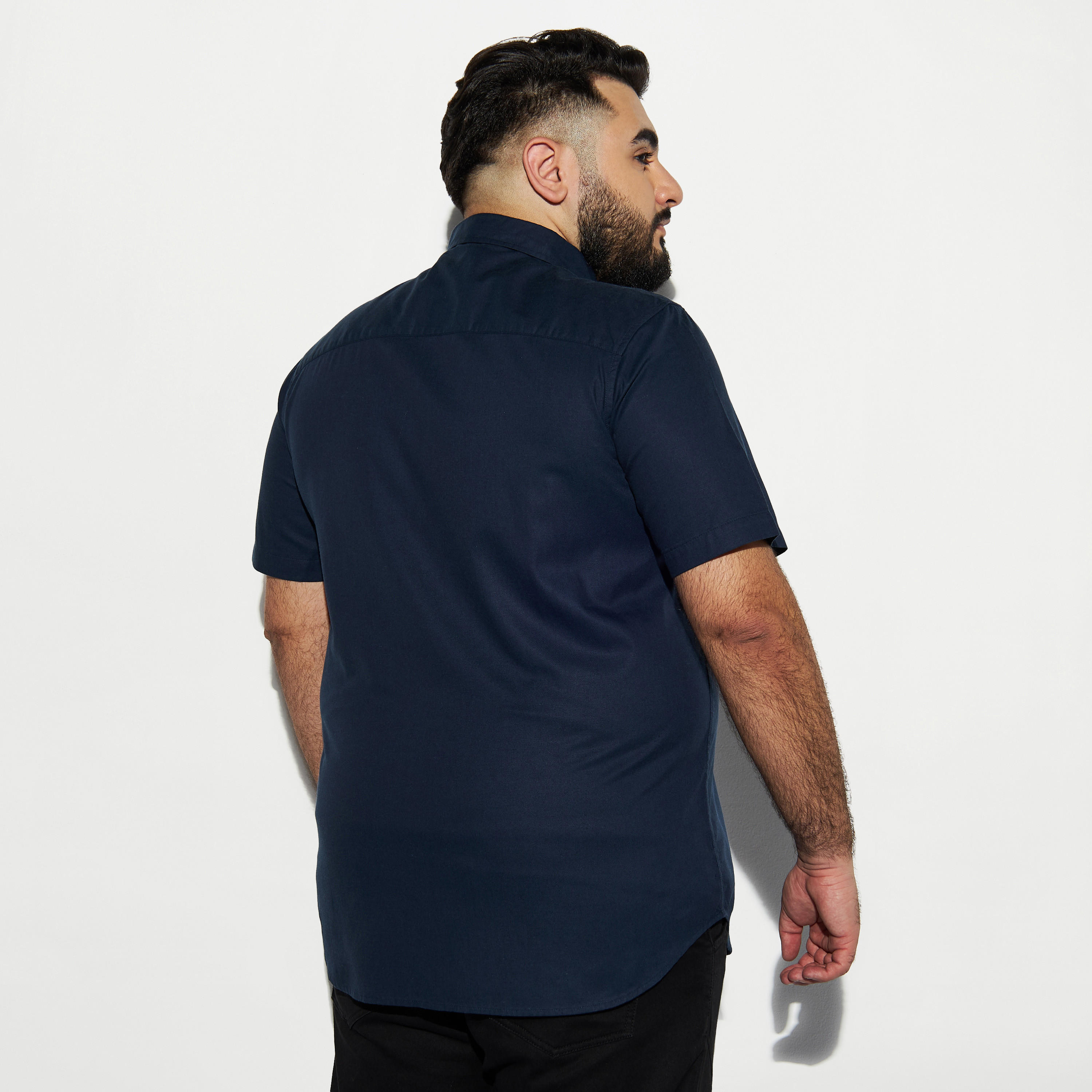 قميص بمقاس كبير مع جيب وأكمام قصيرة-men-clothing-shirts-image-3