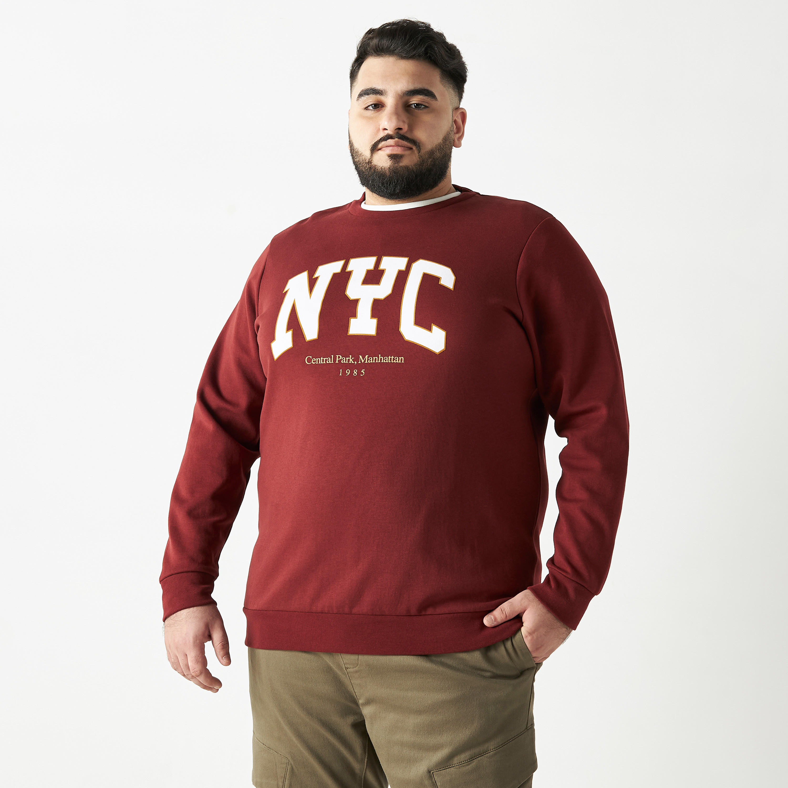 سويت شيرت مقاس كبير بياقة ضيّقة وأكمام طويلة وطبعات-men-winterwear-hoodiesandsweatshirts-image-1