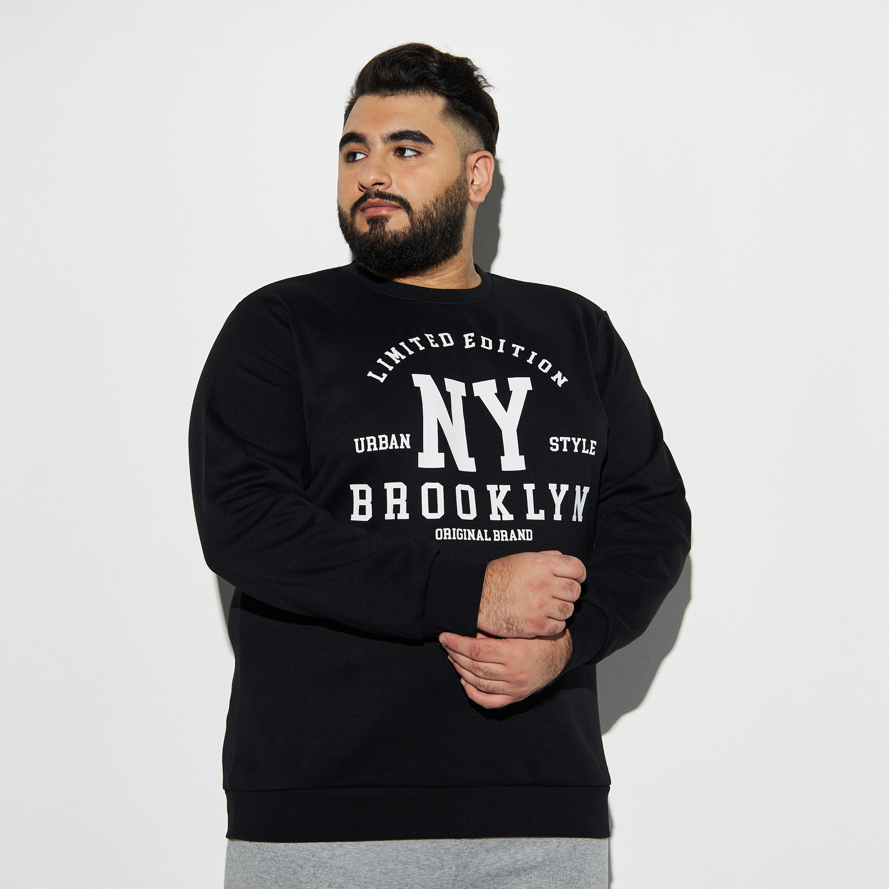 سويت شيرت مقاس كبير بياقة ضيّقة وأكمام طويلة-men-winterwear-hoodiesandsweatshirts-image-1
