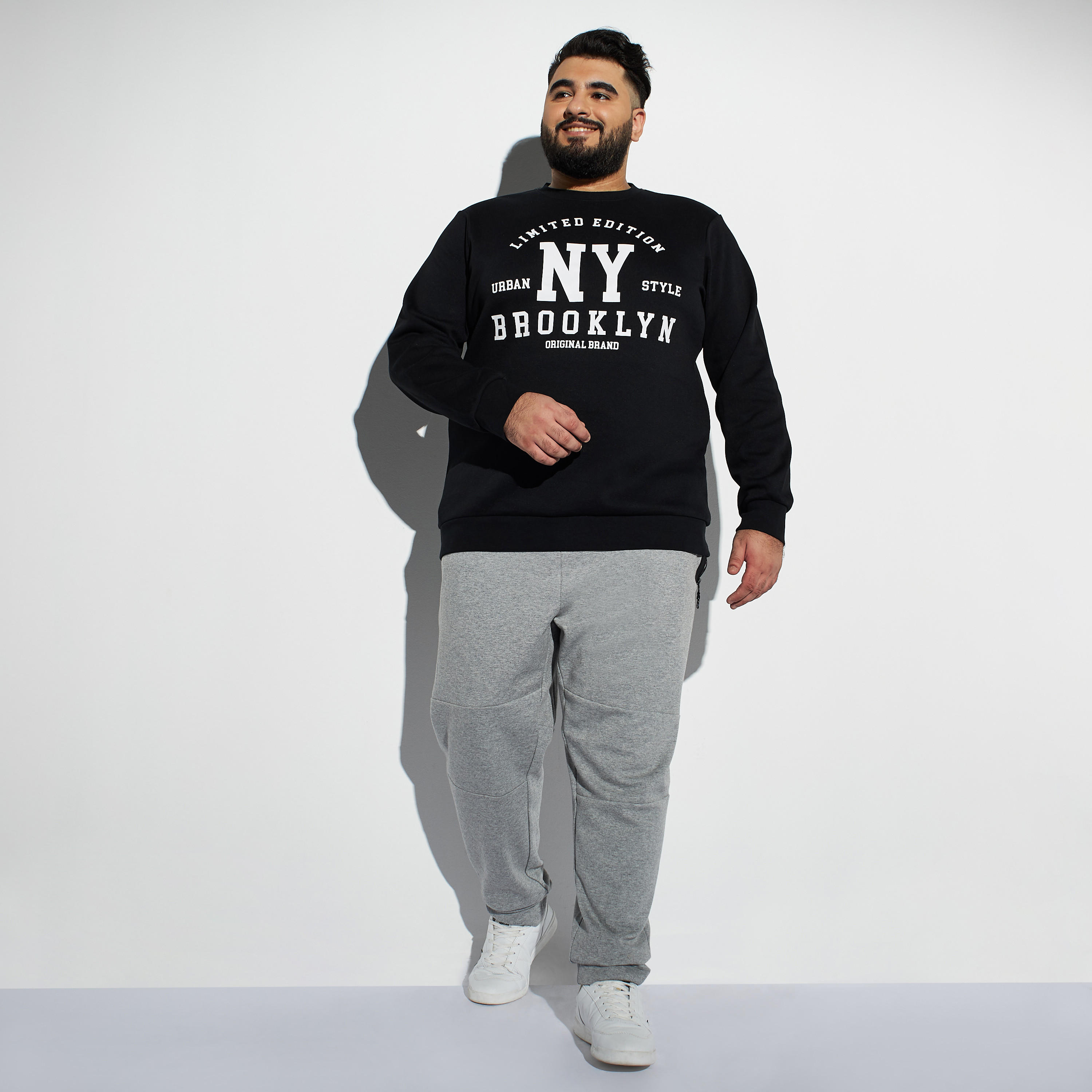 سويت شيرت مقاس كبير بياقة ضيّقة وأكمام طويلة-men-winterwear-hoodiesandsweatshirts-image-2