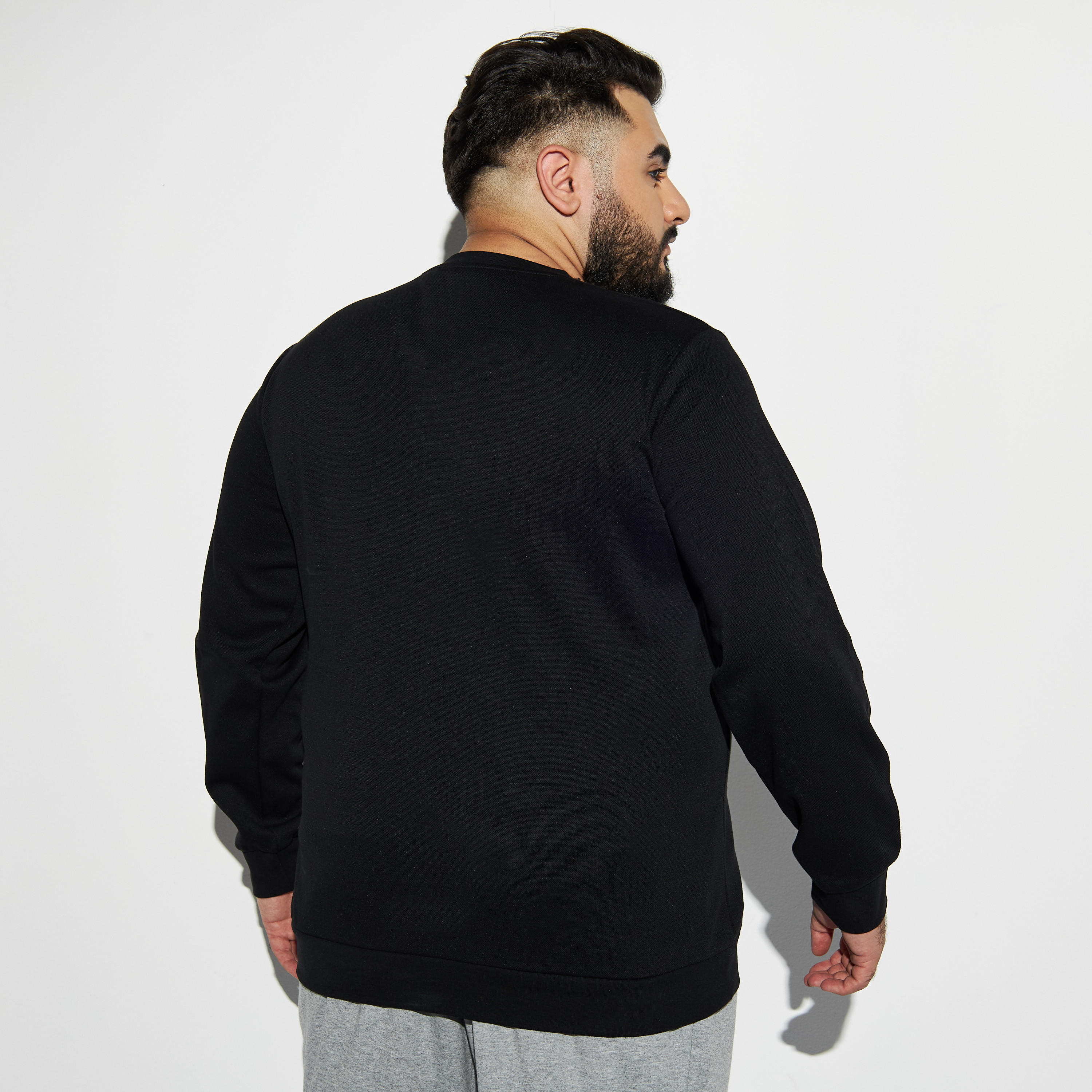 سويت شيرت مقاس كبير بياقة ضيّقة وأكمام طويلة-men-winterwear-hoodiesandsweatshirts-image-3