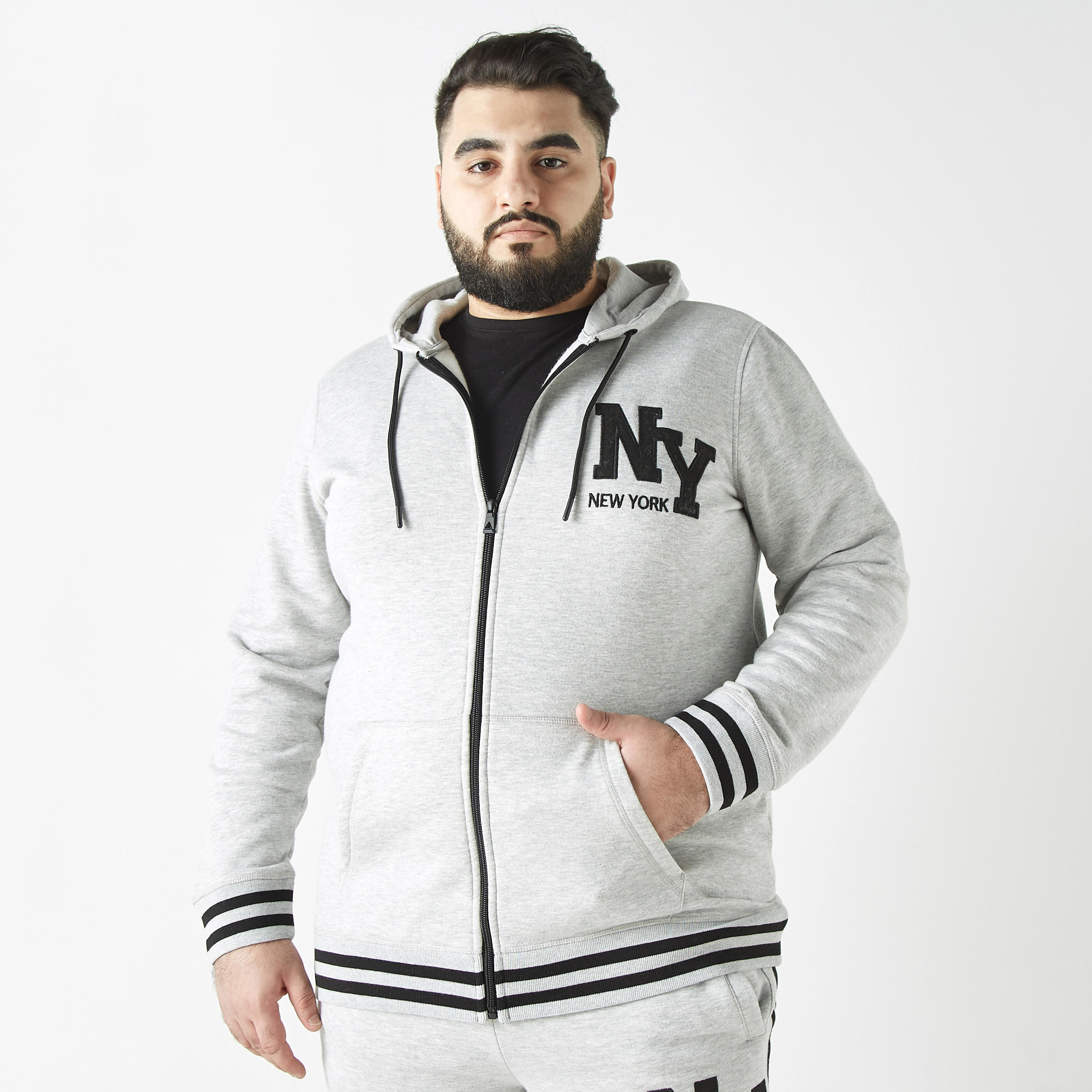 هودي سادة مقاس كبير مطرّز بسحّاب وأكمام طويلة وجيوب-men-winterwear-hoodiesandsweatshirts-image-1