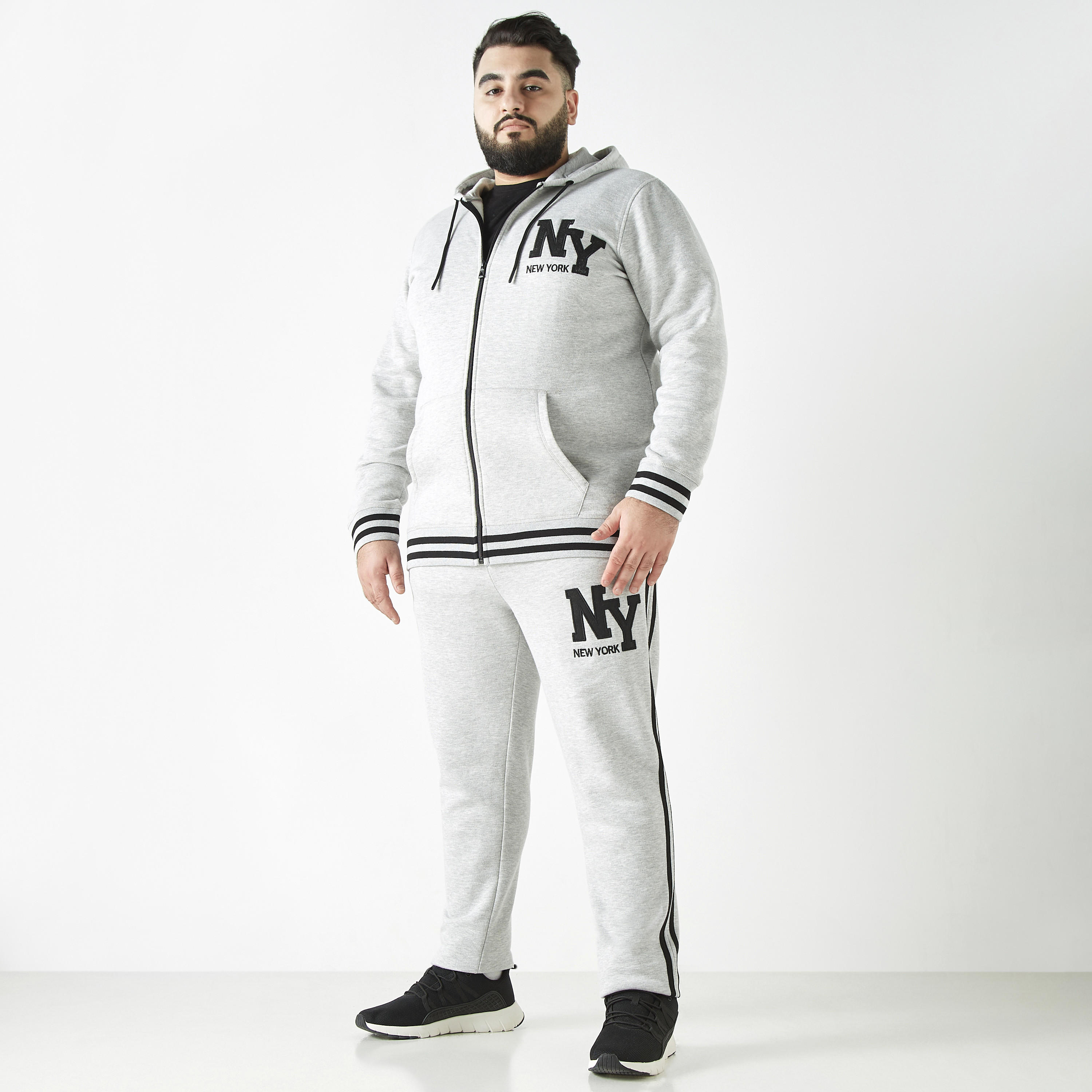 هودي سادة مقاس كبير مطرّز بسحّاب وأكمام طويلة وجيوب-men-winterwear-hoodiesandsweatshirts-image-2