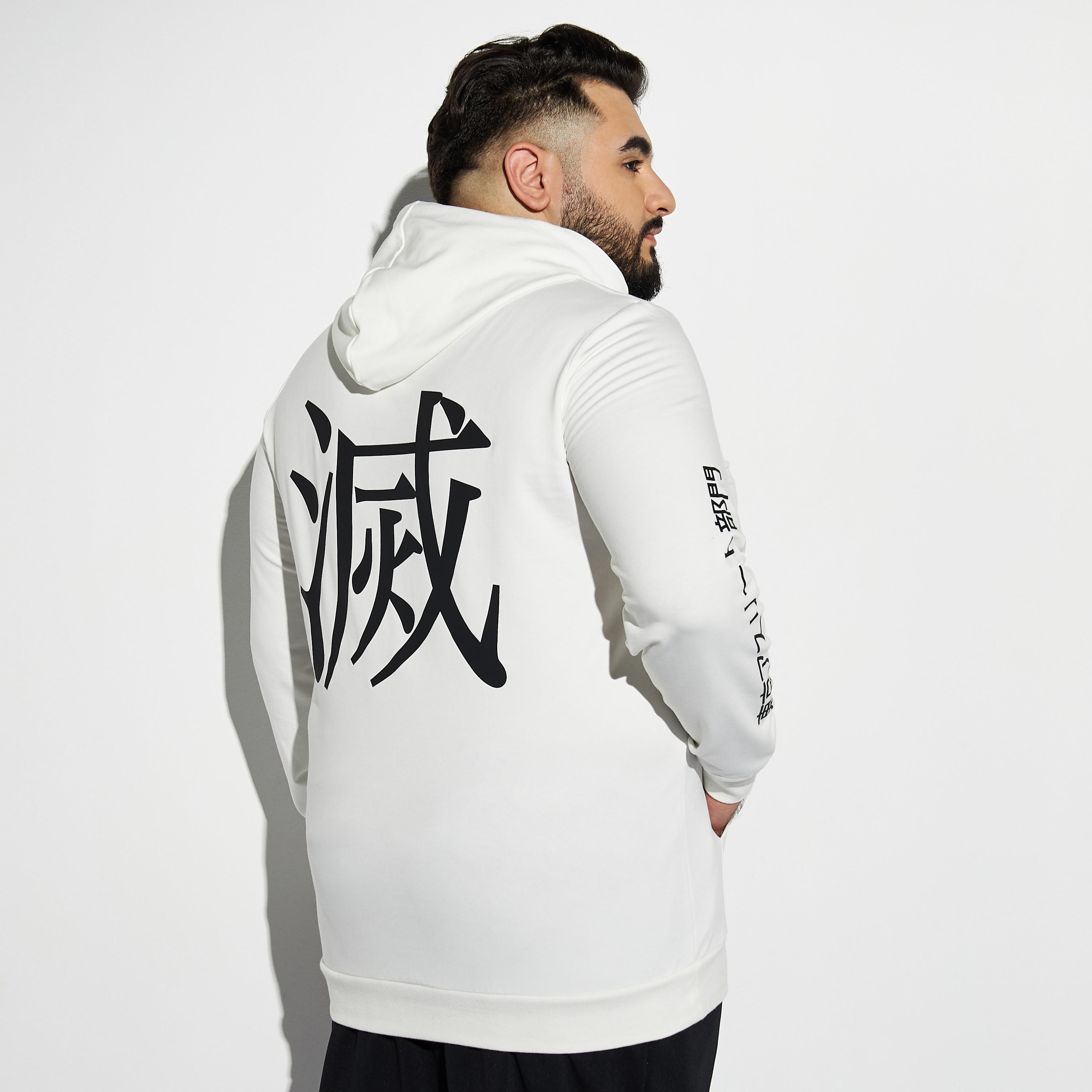 هودي مقاس كبير بأكمام طويلة وجيب كنغر وطبعات-men-winterwear-hoodiesandsweatshirts-image-3