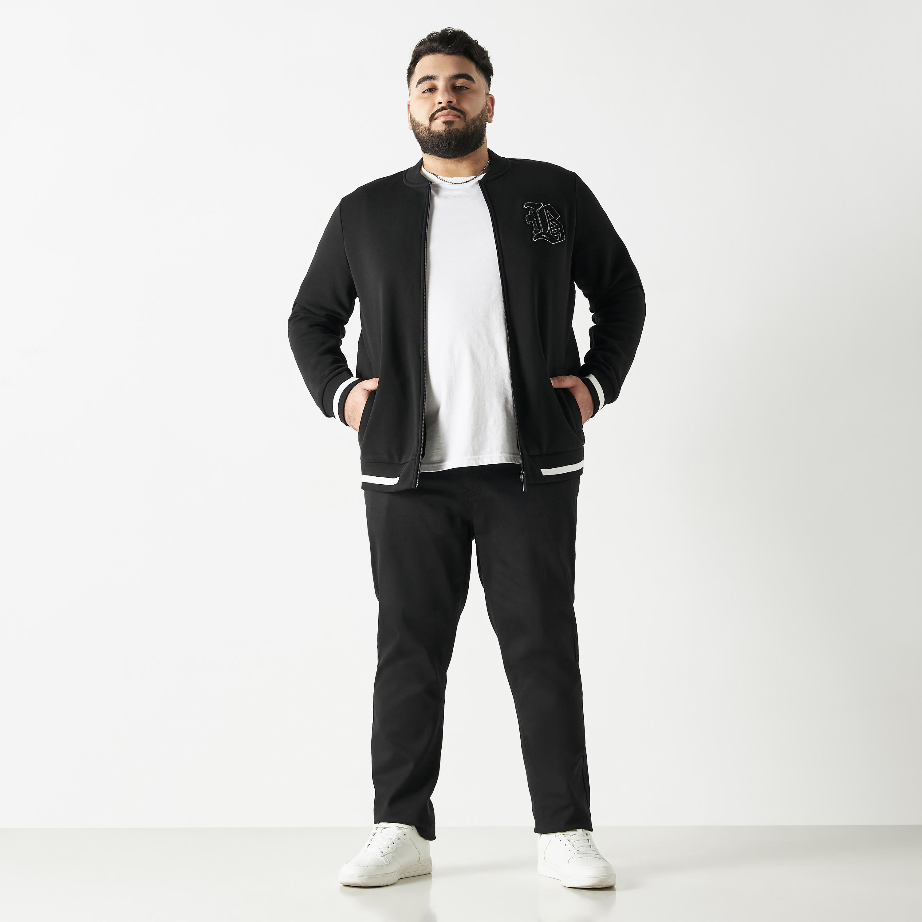 جاكيت مقاس كبير مزين بشعار بوسطن بجيوب وأكمام طويلة-men-clothing-jacketsandblazers-jackets-image-2