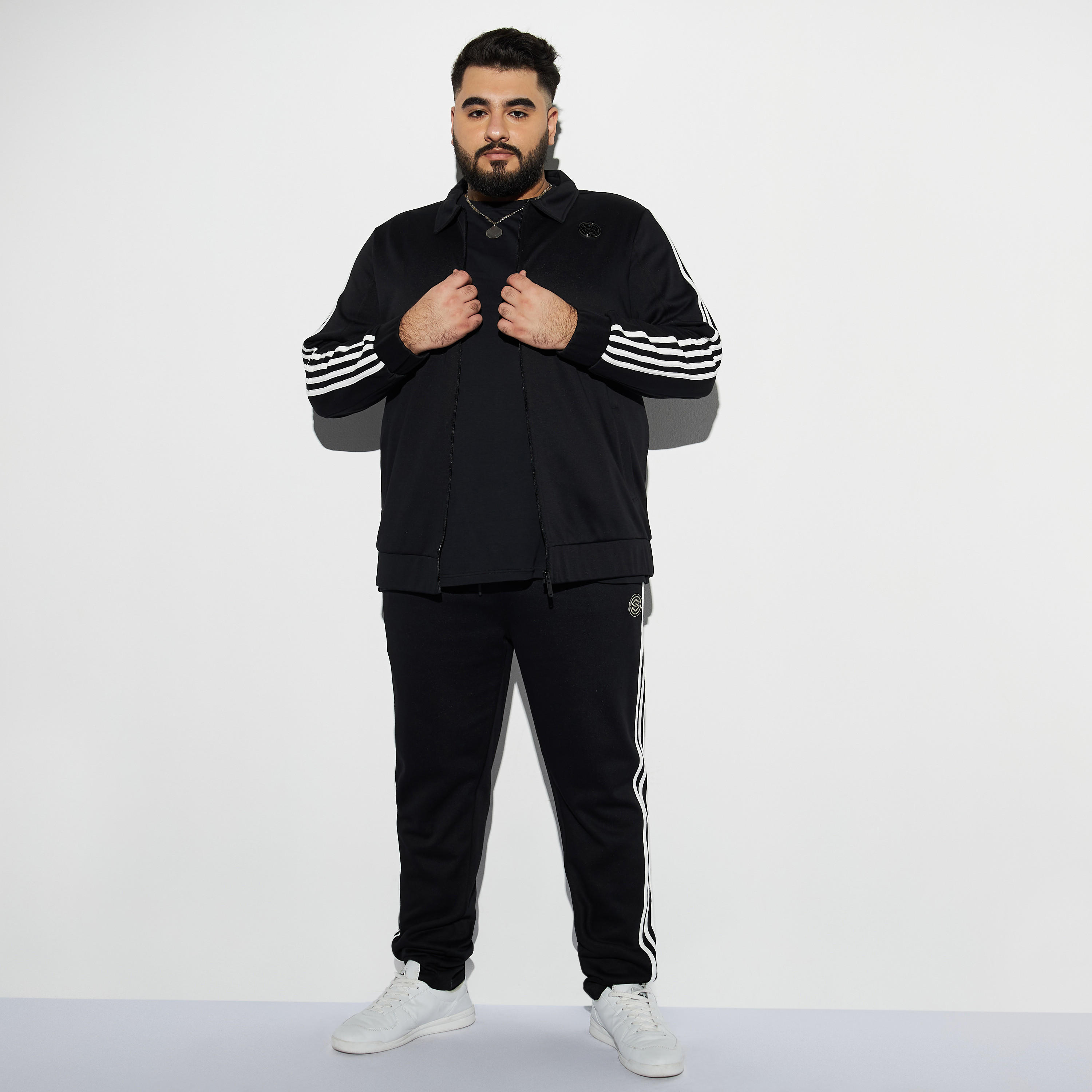 جاكيت مقاس كبير بسحّاب وياقة عالية وأكمام طويلة وجيوب-men-clothing-jacketsandblazers-jackets-image-3