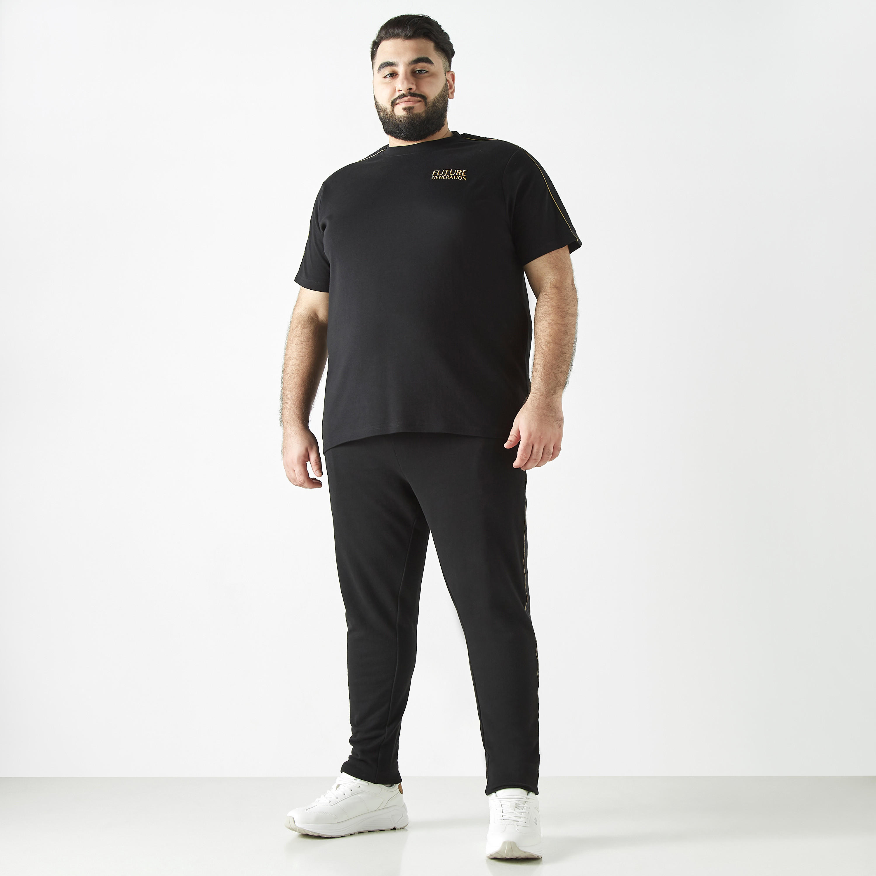 تيشيرت مقاس كبير مطرّز بياقة v وأكمام قصيرة-men-clothing-tshirtsandpolos-tshirts-image-2