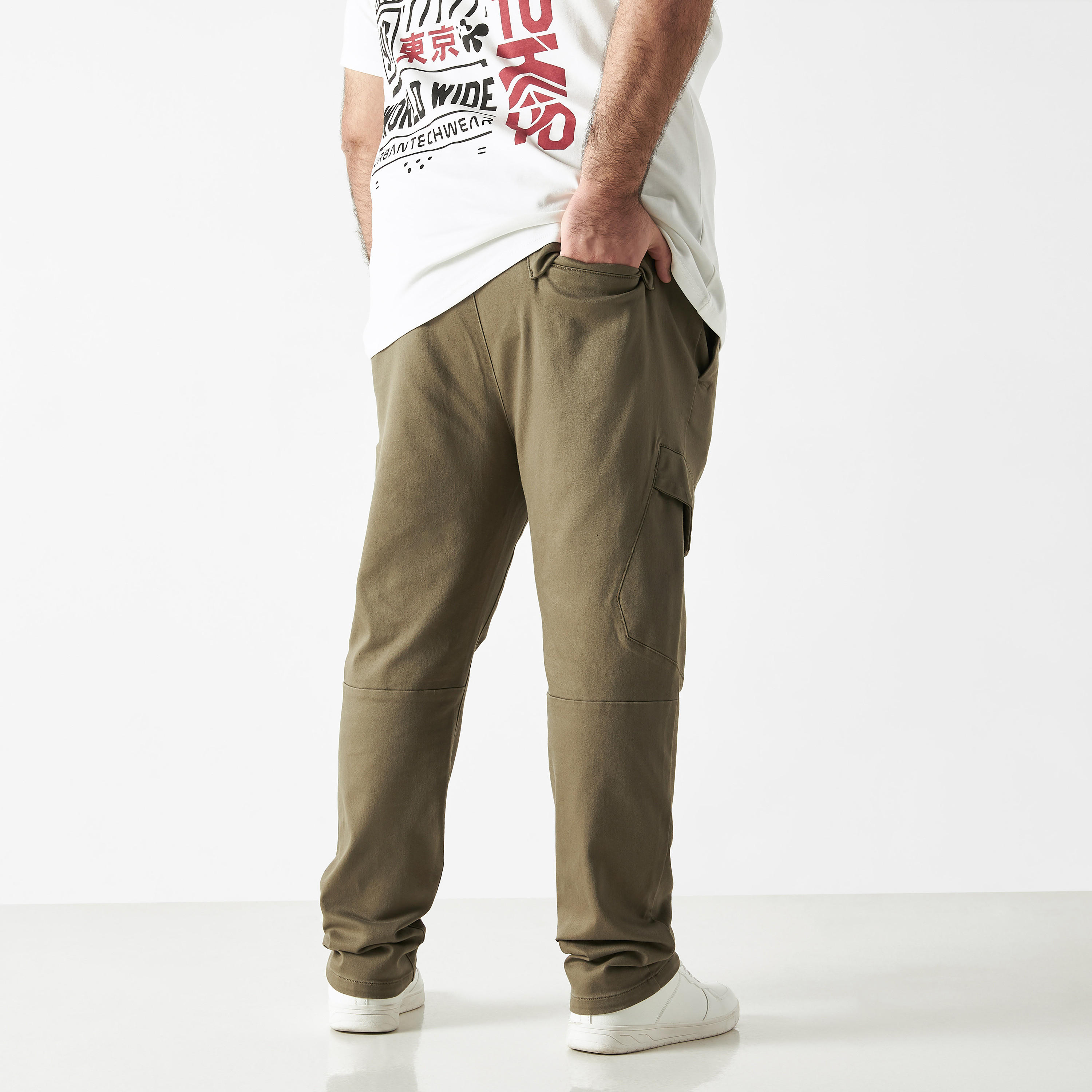 بنطلون كارجو سادة مقاس واسع بجيوب-men-clothing-bottoms-trousersandchinos-trousers-image-2