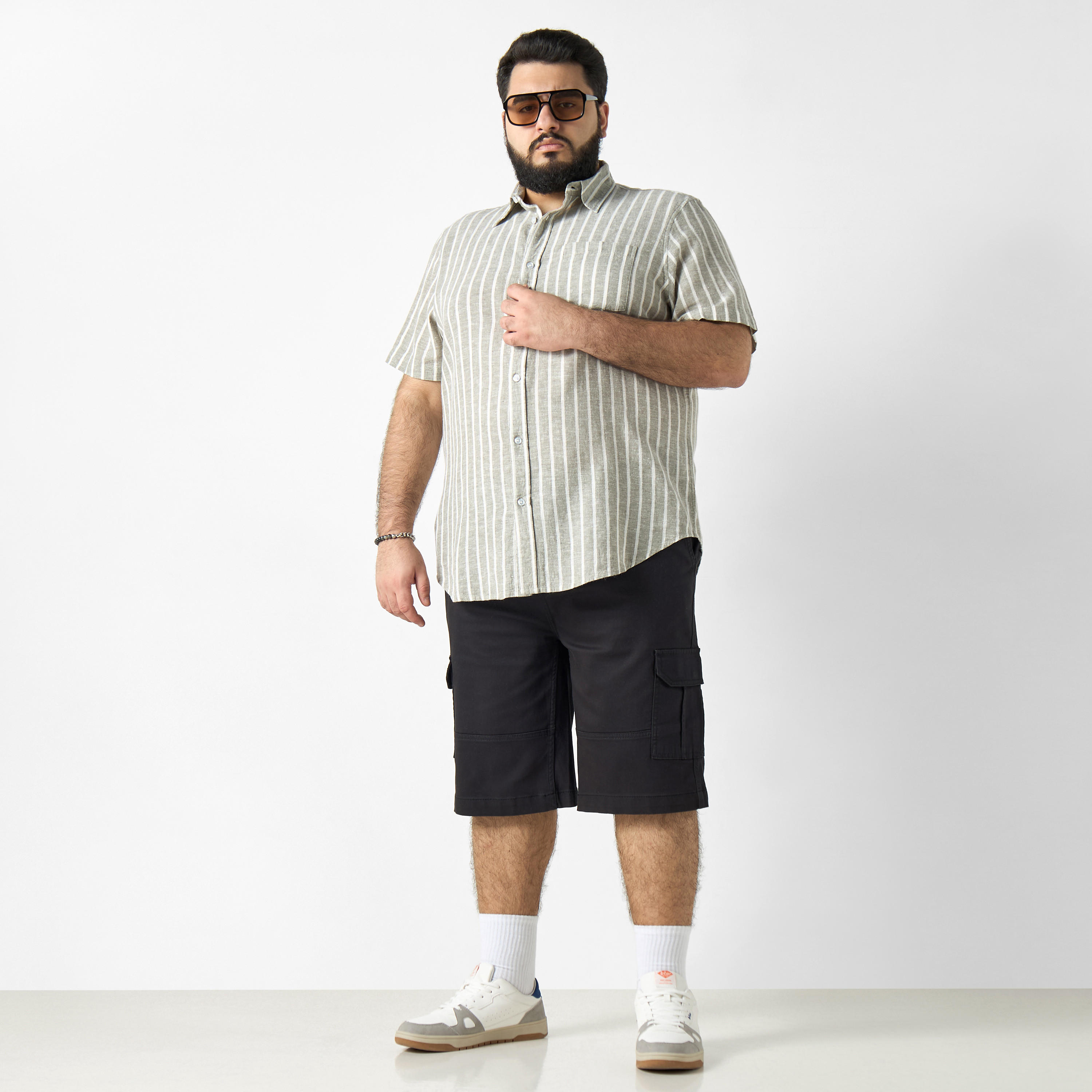 قميص كتان مخطط بأكمام قصيرة مقاس كبير-men-clothing-shirts-image-2