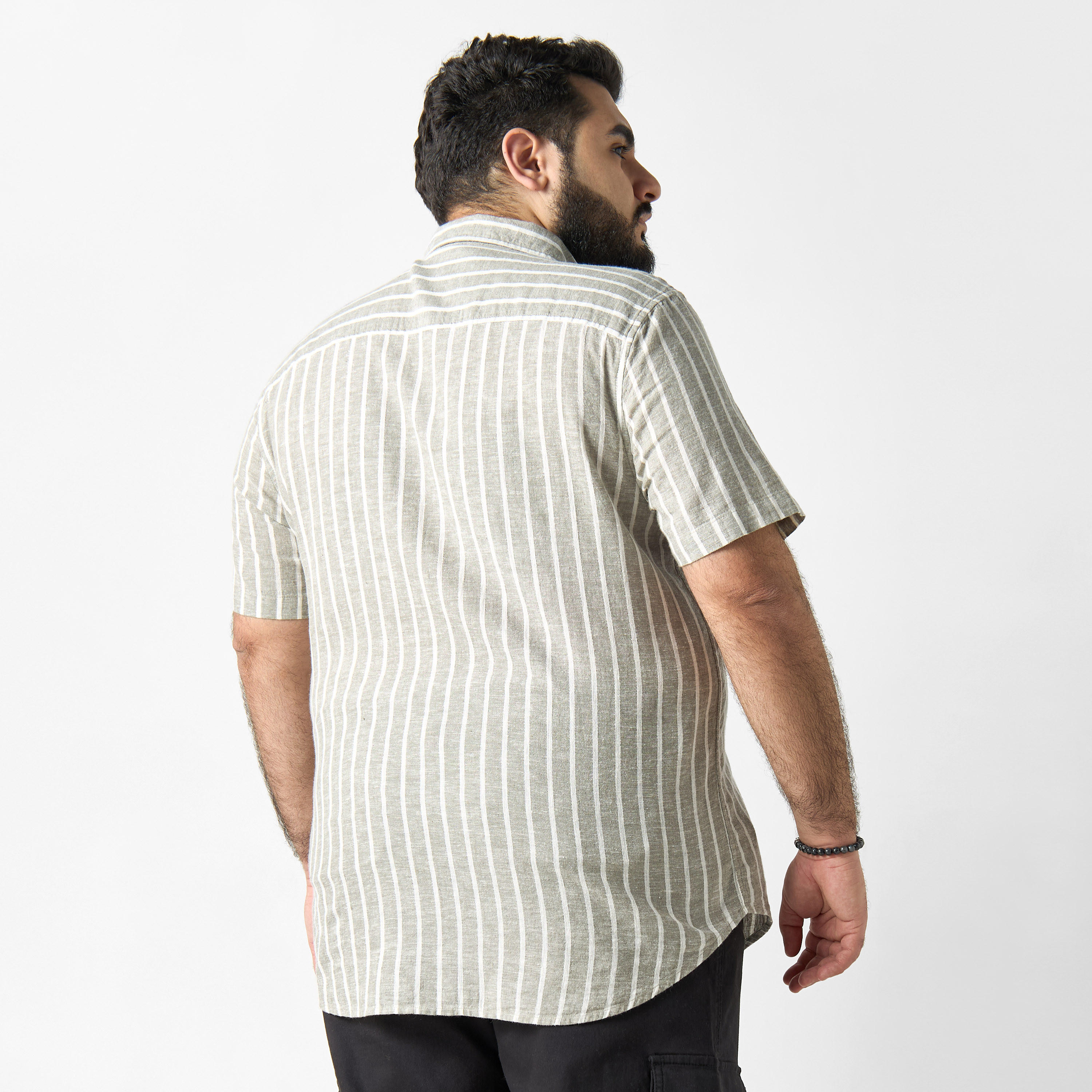 قميص كتان مخطط بأكمام قصيرة مقاس كبير-men-clothing-shirts-image-3