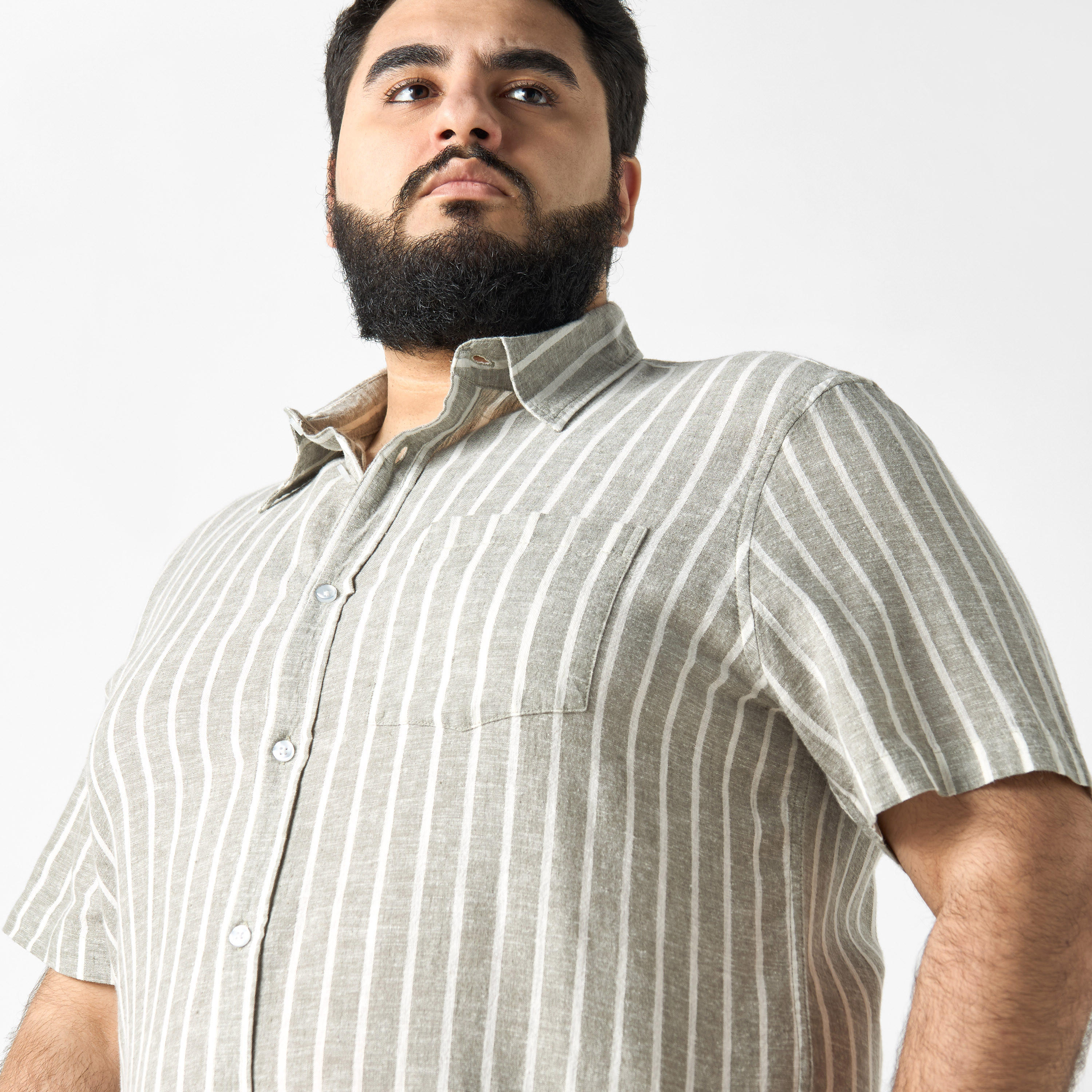 قميص كتان مخطط بأكمام قصيرة مقاس كبير-men-clothing-shirts-image-4