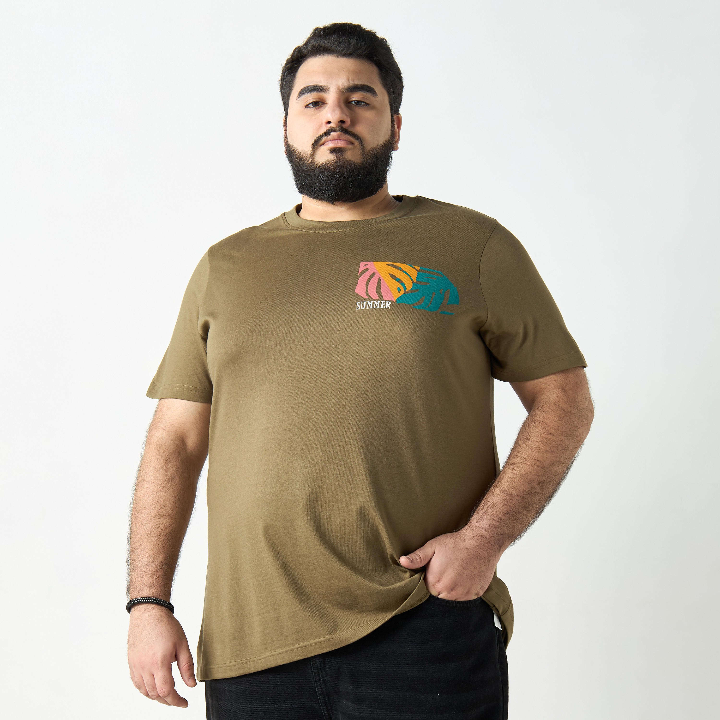 تيشيرت مقاس كبير بطبعات جرافيك وياقة ضيّقة وأكمام قصيرة-men-clothing-tshirtsandpolos-tshirts-image-2