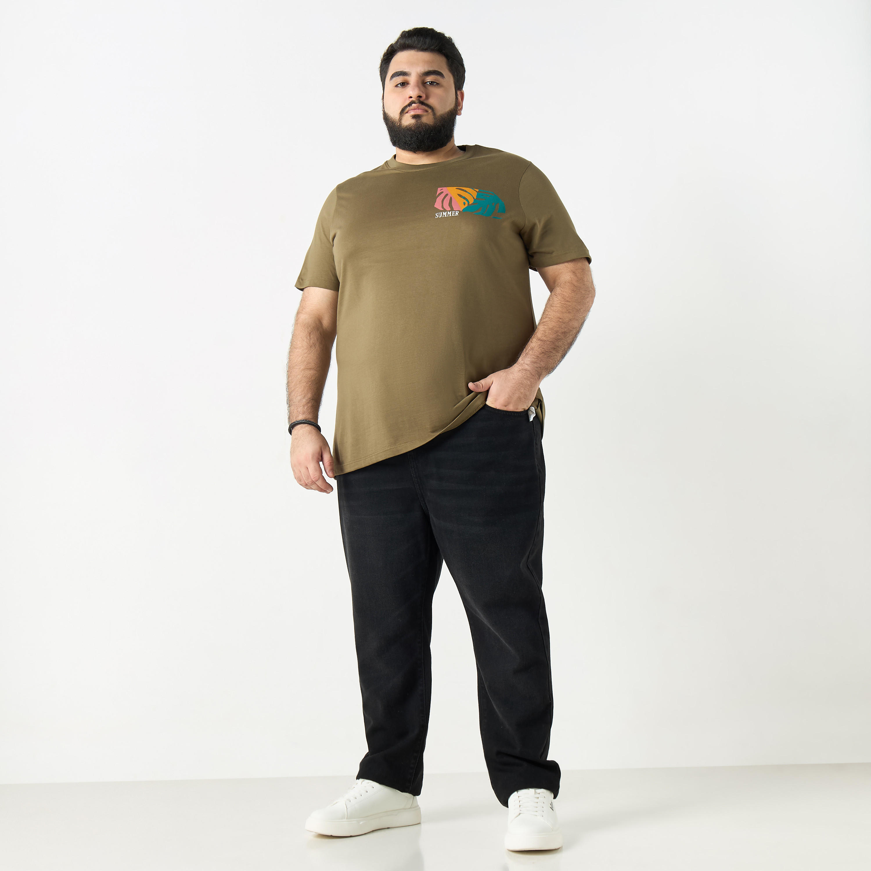 تيشيرت مقاس كبير بطبعات جرافيك وياقة ضيّقة وأكمام قصيرة-men-clothing-tshirtsandpolos-tshirts-image-3