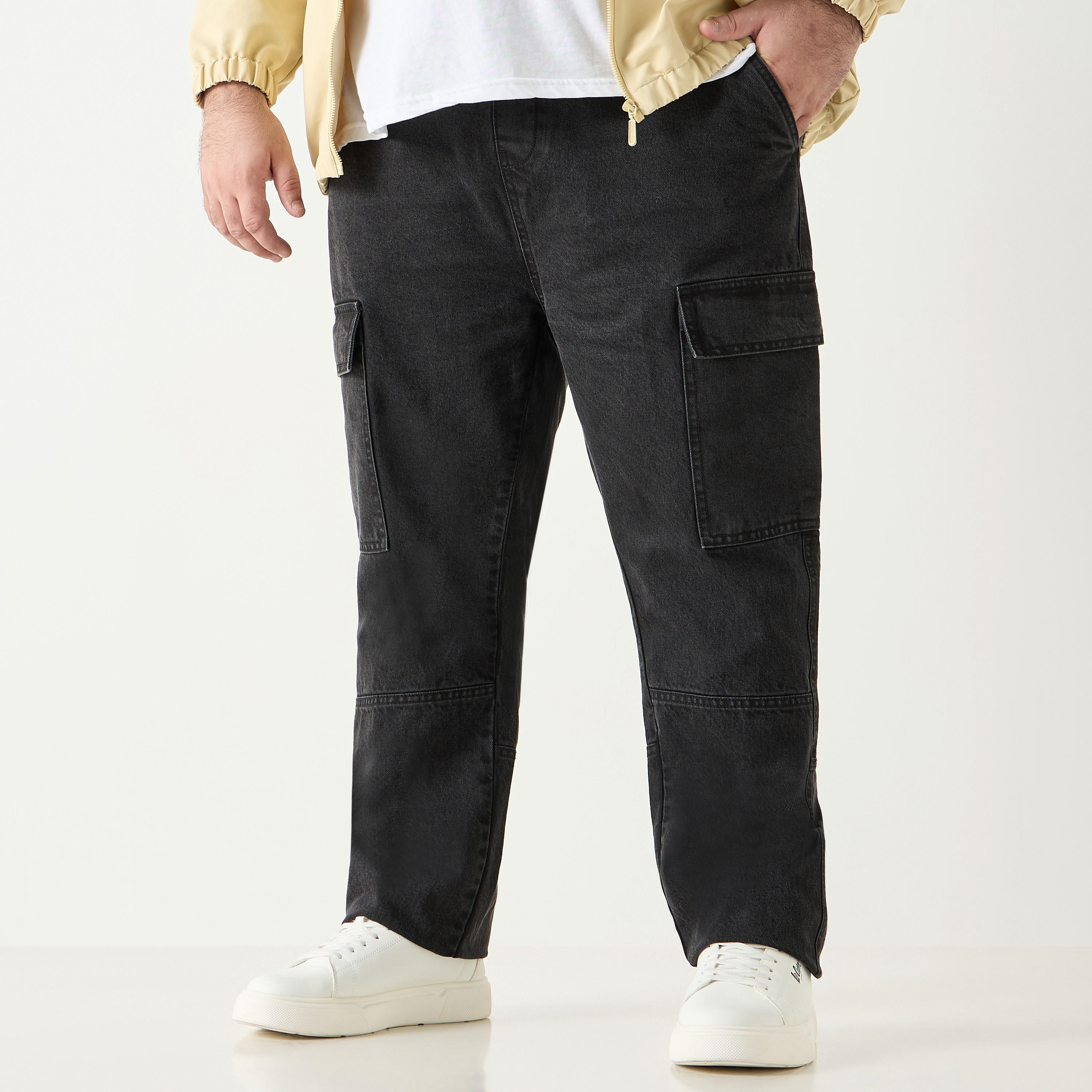 بنطلون جينز بقصّة مريحة ومقاس كبير مع جيوب-men-clothing-jeans-image-1