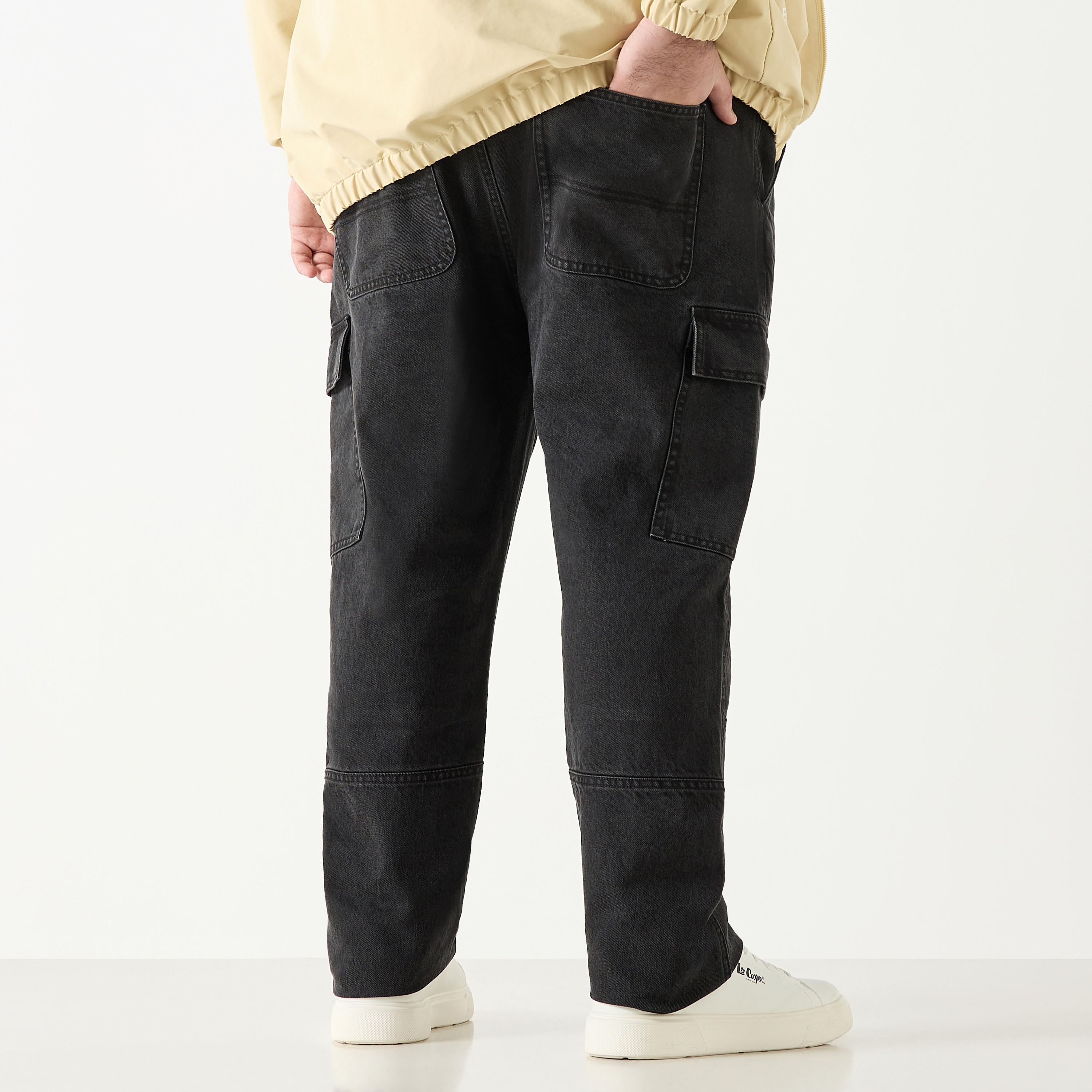 بنطلون جينز بقصّة مريحة ومقاس كبير مع جيوب-men-clothing-jeans-image-3
