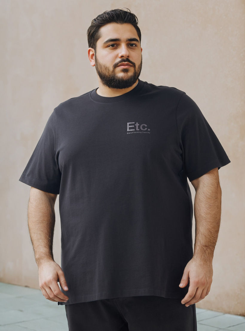 تيشيرت رياضي بياقة ضيقة وطبعات مقاس كبير-men-clothing-tshirtsandpolos-tshirts-image-1