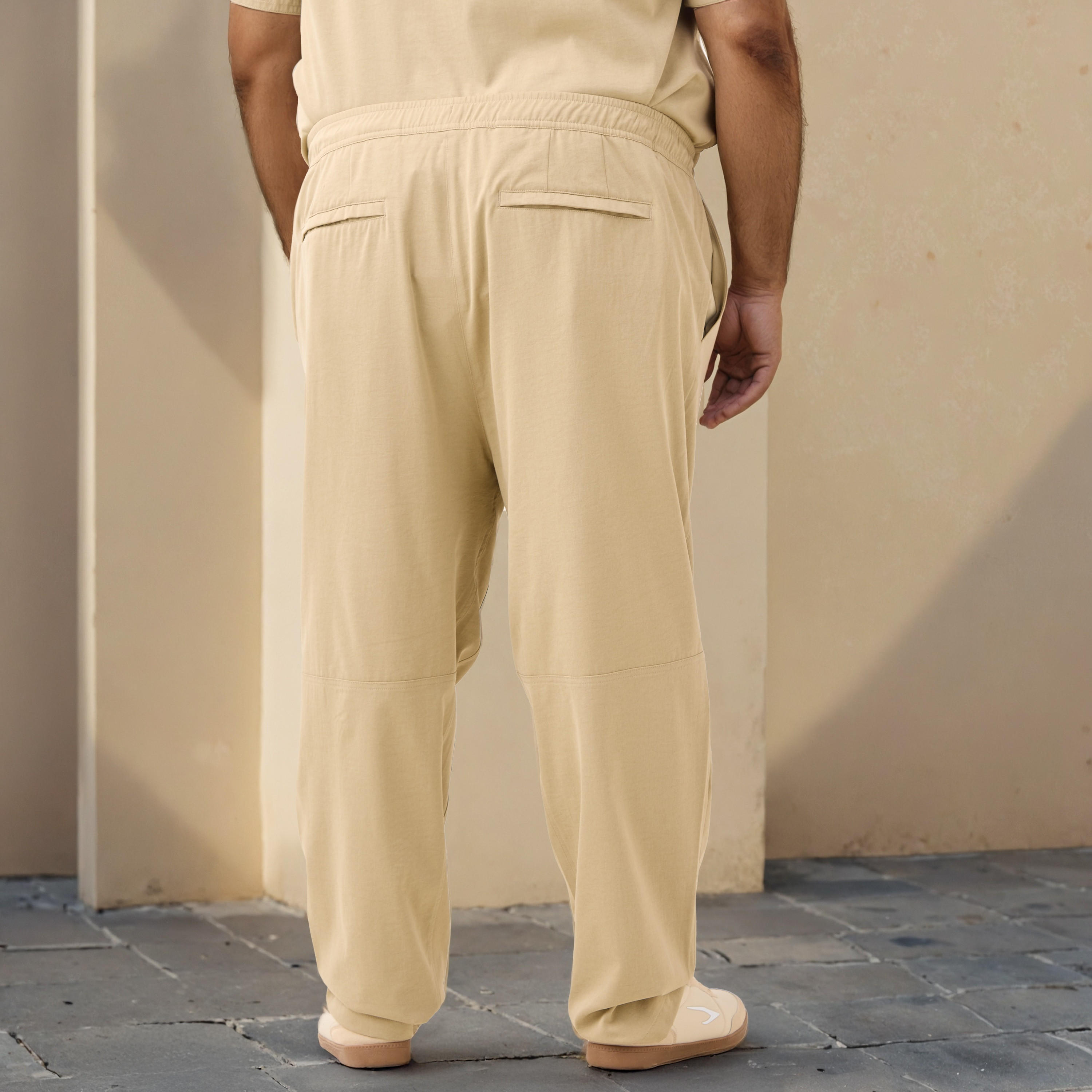 بنطلون مقاس كبير بقصّة عادية وخصر مطاطي -men-clothing-bottoms-trousersandchinos-trousers-image-3