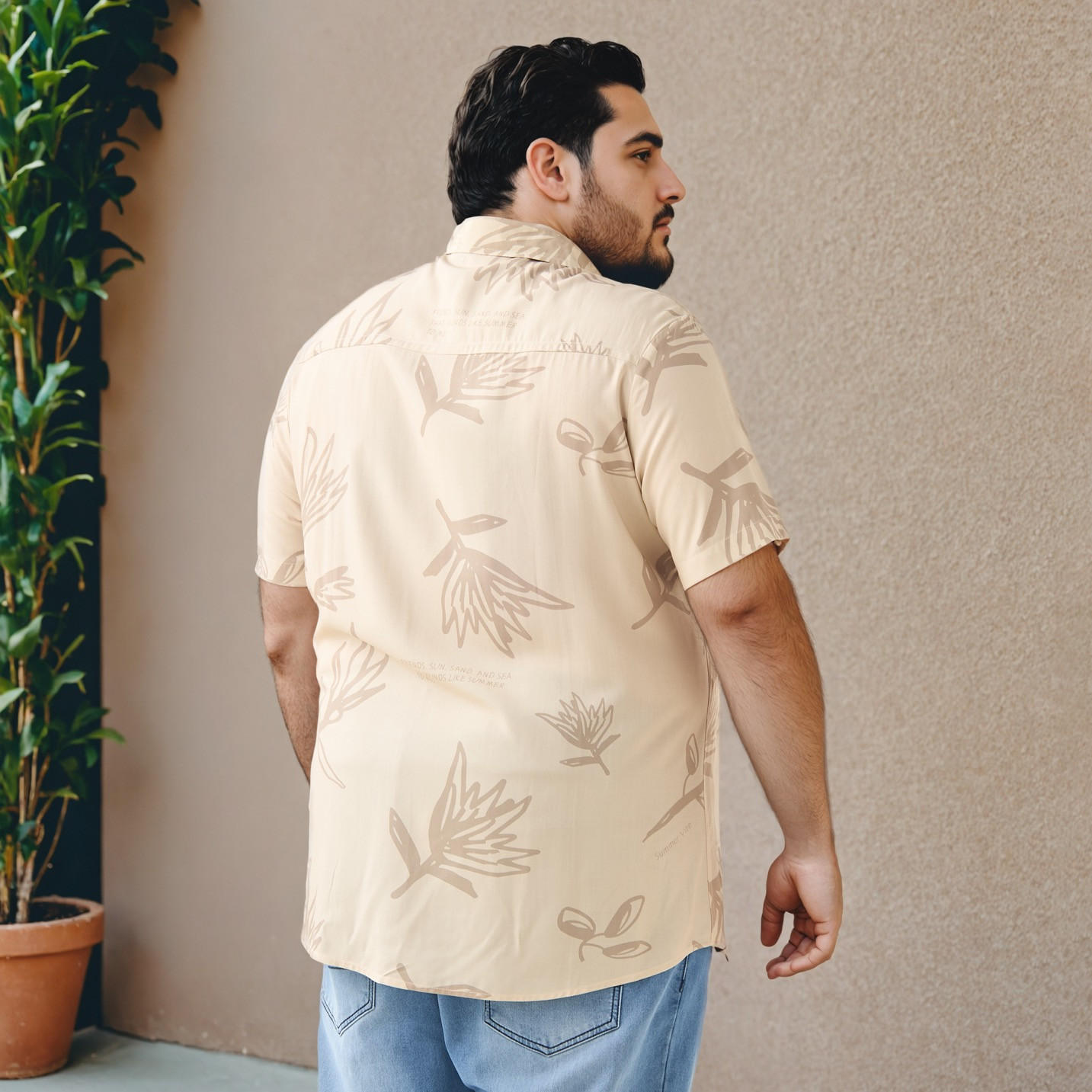 قميص مقاس كبير بقصّة عادية وطبعات-men-clothing-shirts-image-3