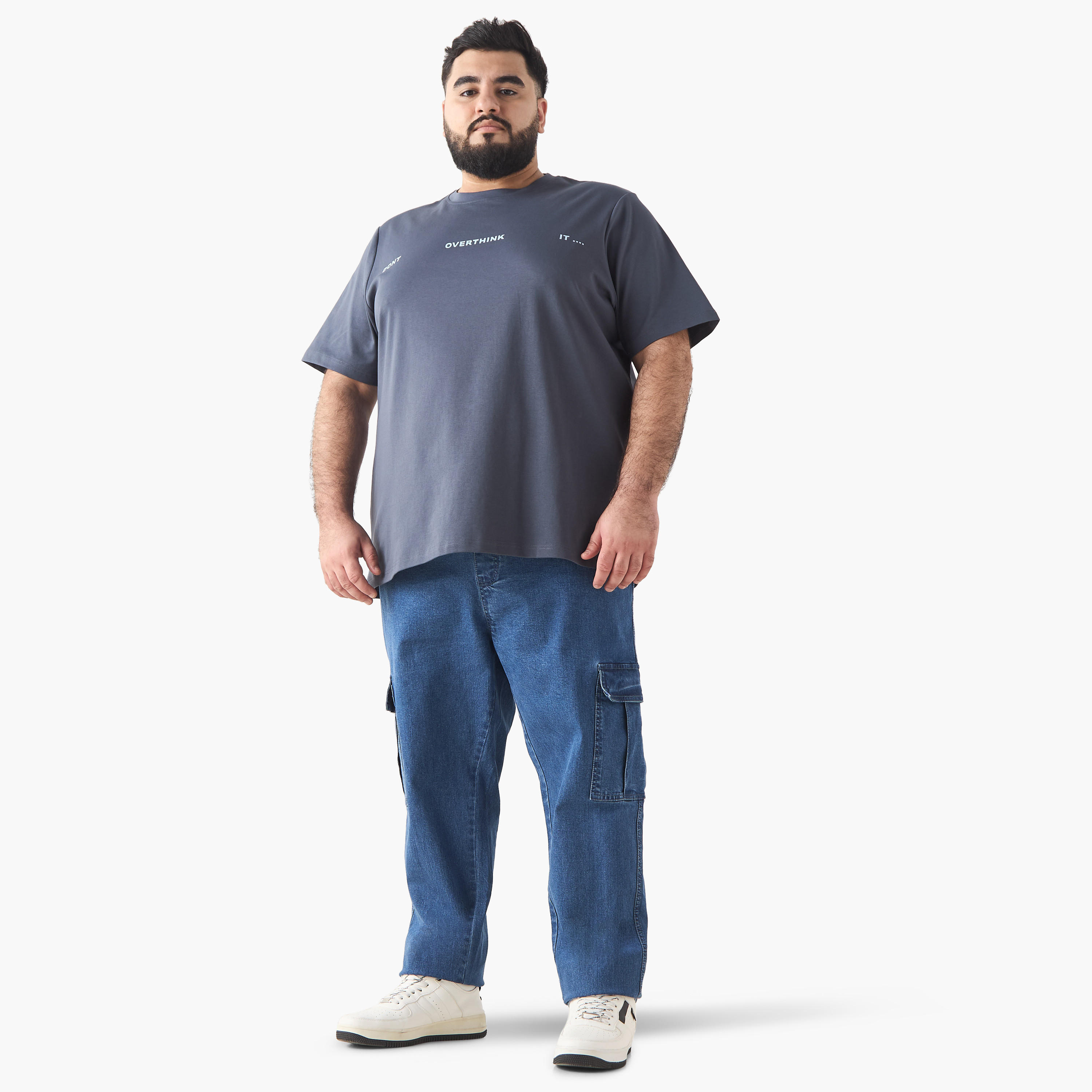 تيشيرت مقاس كبير بياقة ضيقة وطبعات شعار-men-clothing-tshirtsandpolos-tshirts-image-4