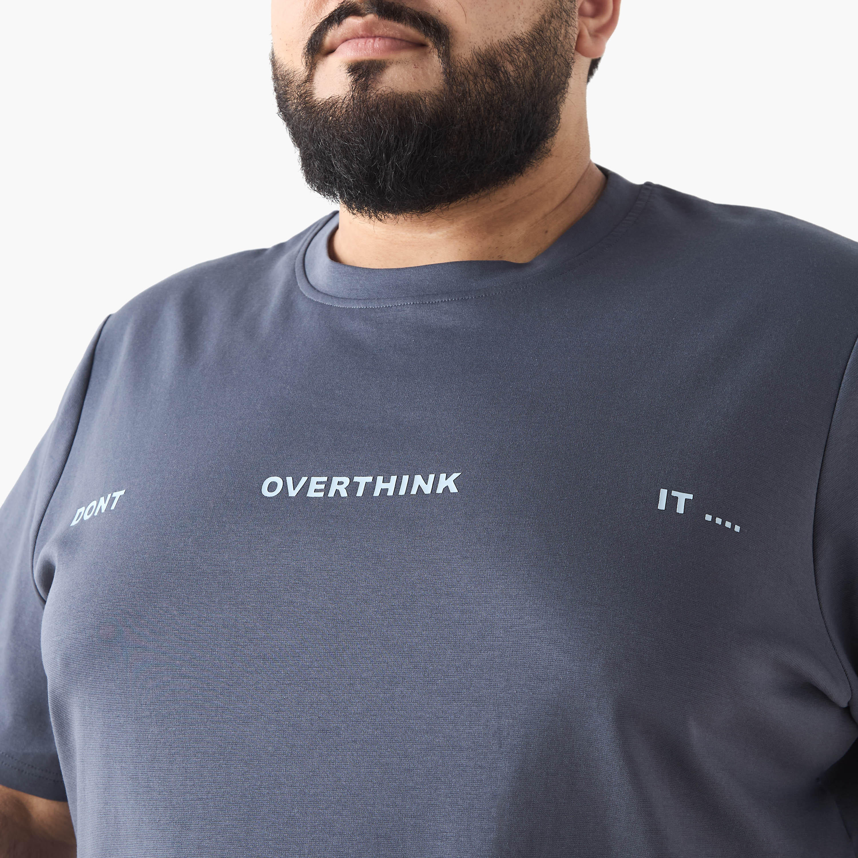 تيشيرت مقاس كبير بياقة ضيقة وطبعات شعار-men-clothing-tshirtsandpolos-tshirts-image-2