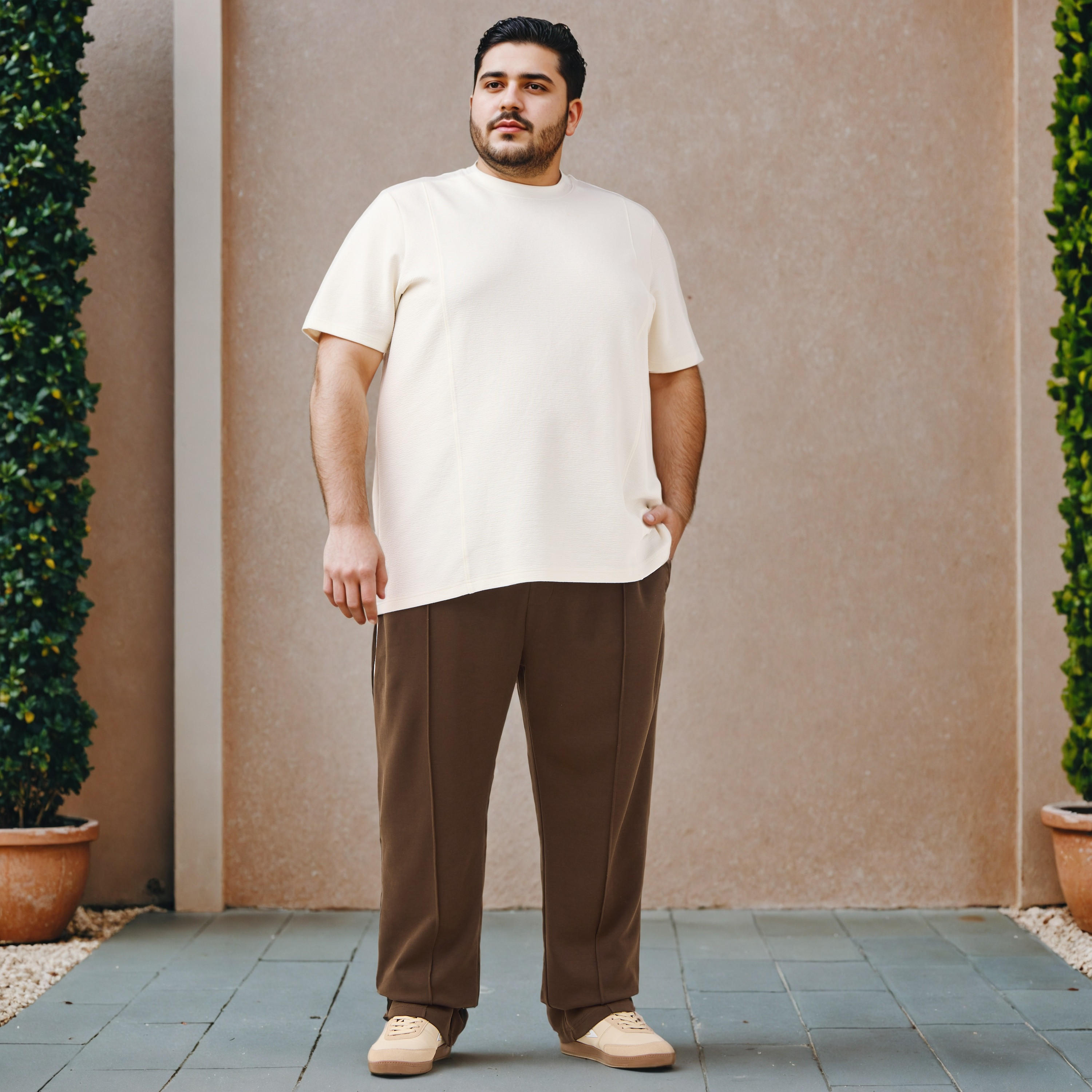 بنطلون رياضي بمقاس كبير بتفاصيل خطوط وجوانب مرنة عند الخصر-men-clothing-bottoms-joggers-image-2