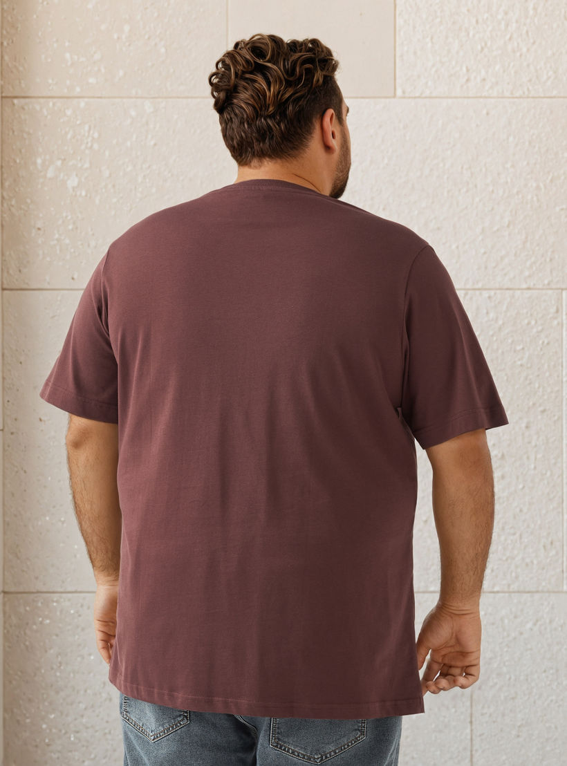 تيشيرت مقاس كبير بطبعات شعار-men-clothing-tshirtsandpolos-tshirts-image-3