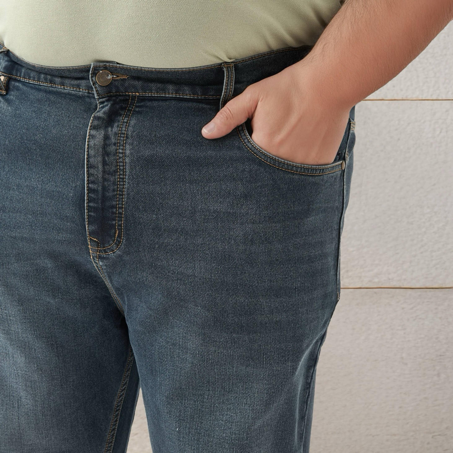 بنطلون جينز مقاس كبير بقصة عادية وخصر مرن-men-clothing-bottoms-jeans-image-4