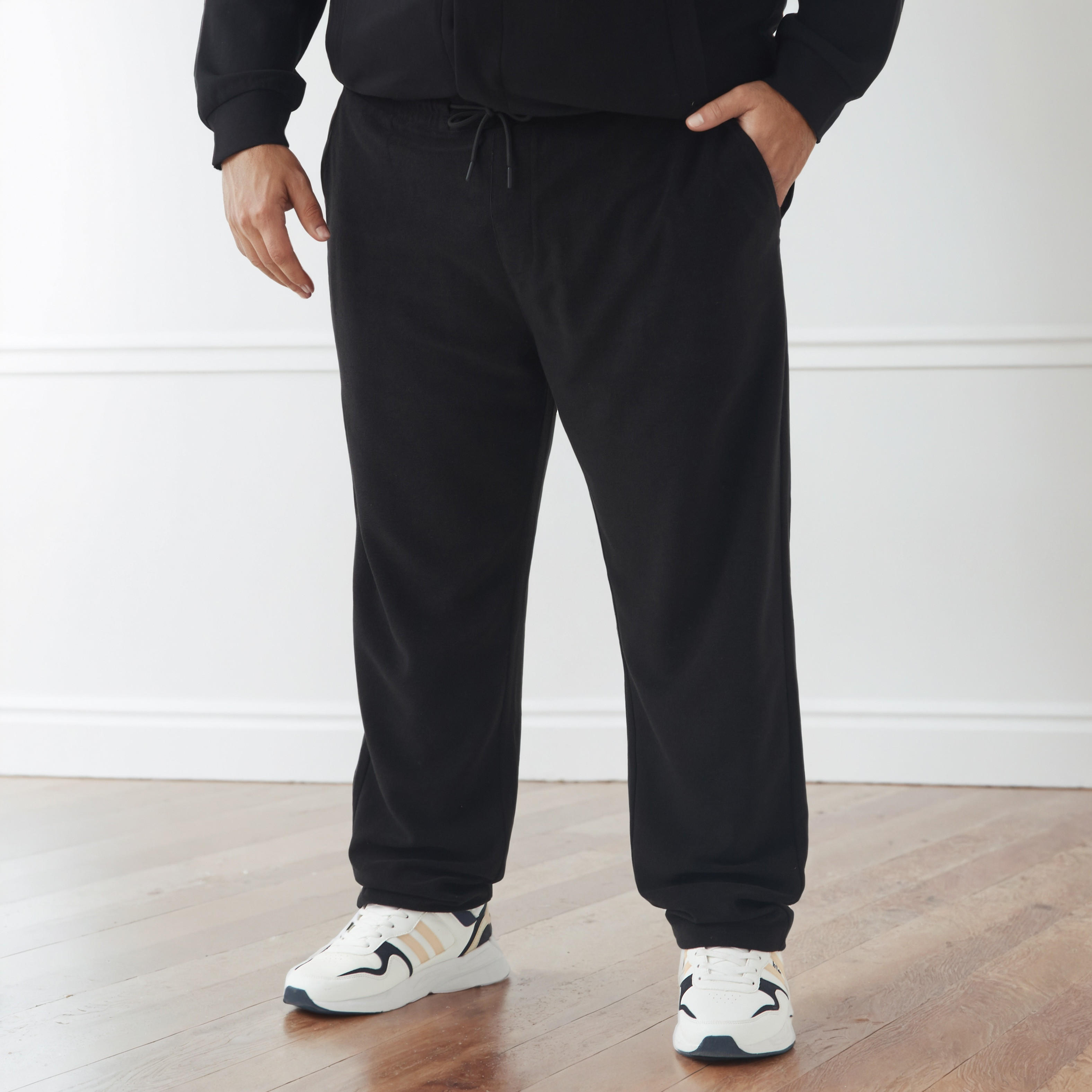 بنطلون رياضي بقصّة عادية وخصر مرن للرجال-men-clothing-bottoms-joggers-image-1