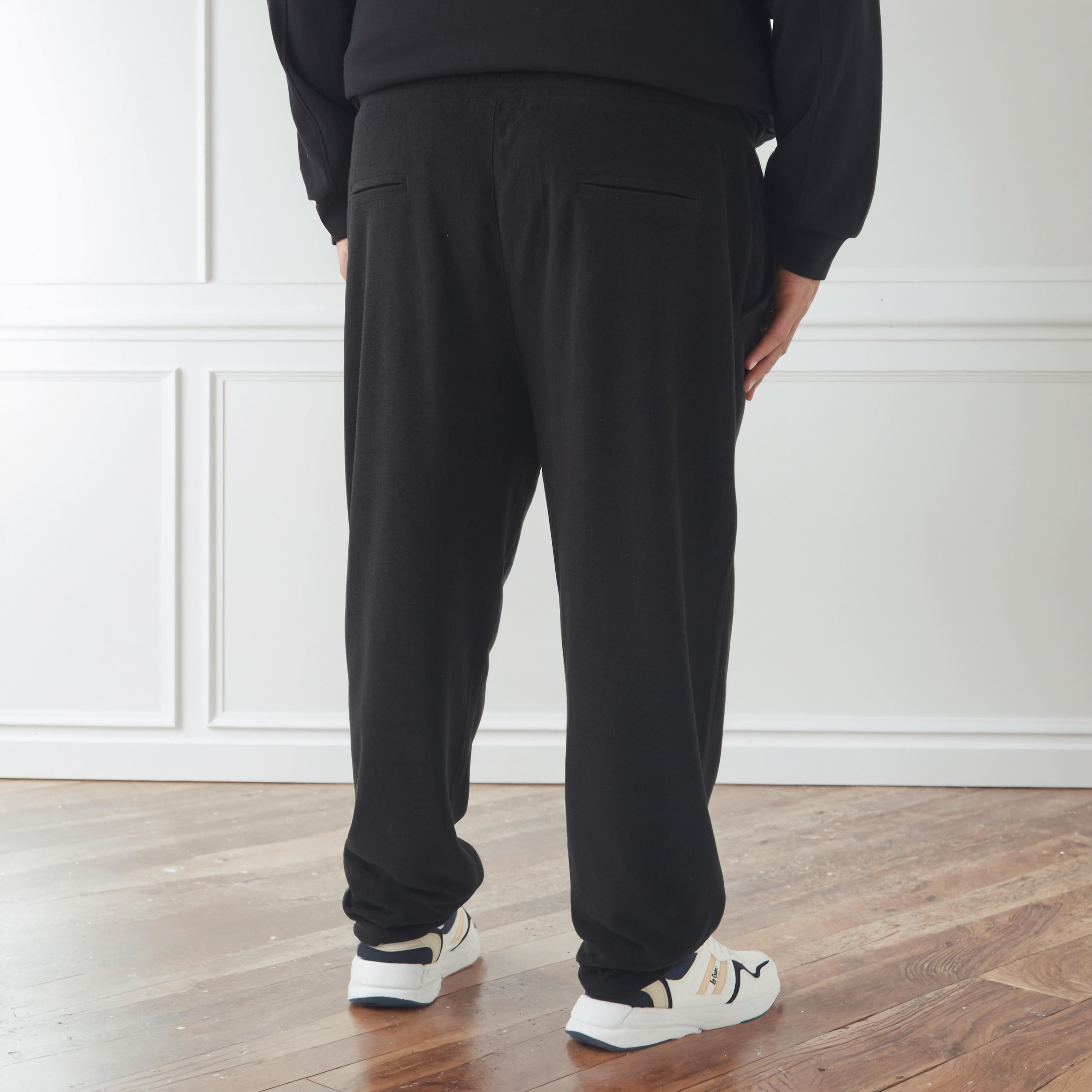 بنطلون رياضي بقصّة عادية وخصر مرن للرجال-men-clothing-bottoms-joggers-image-3