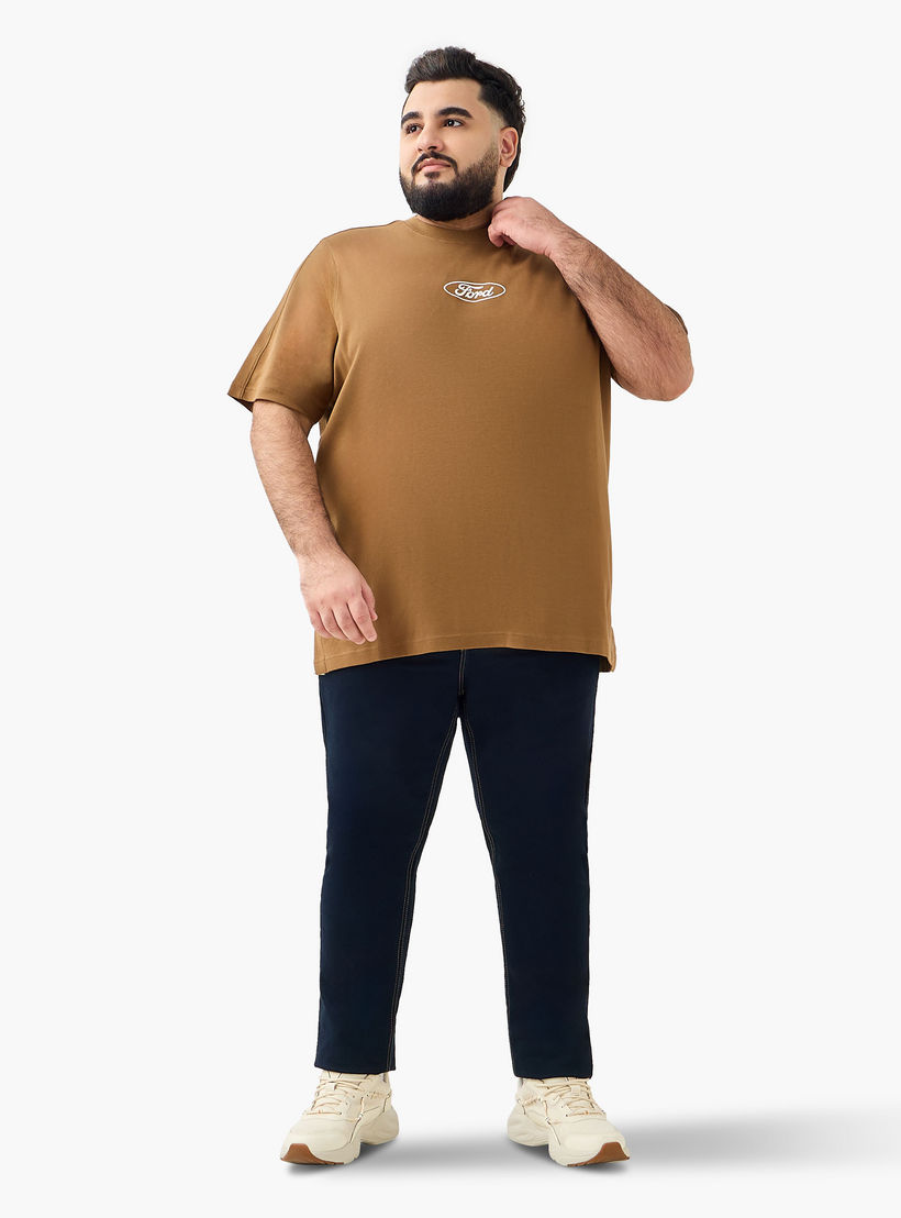 تيشيرت بقصة عادية وياقة ضيقة وأكمام قصيرة وطبعات شعار فورد للرجال-men-clothing-tshirtsandpolos-tshirts-image-2