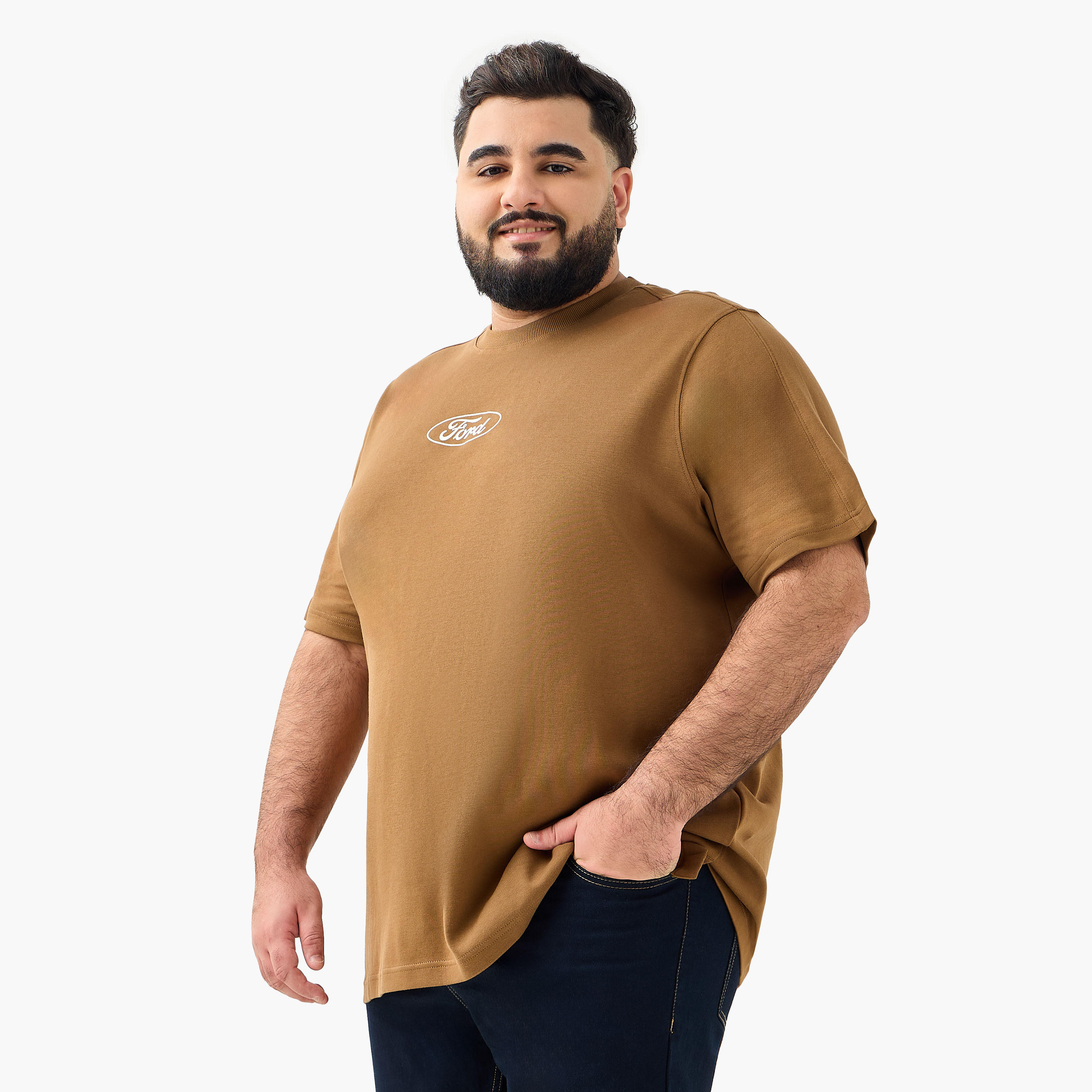 تيشيرت بقصة عادية وياقة ضيقة وأكمام قصيرة وطبعات شعار فورد للرجال-men-clothing-tshirtsandpolos-tshirts-image-3