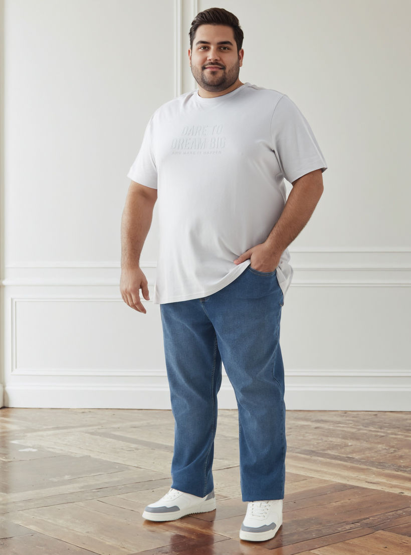 بنطلون جينز بقصة عادية وخصر مرن وجيب للرجال-men-clothing-bottoms-jeans-image-2