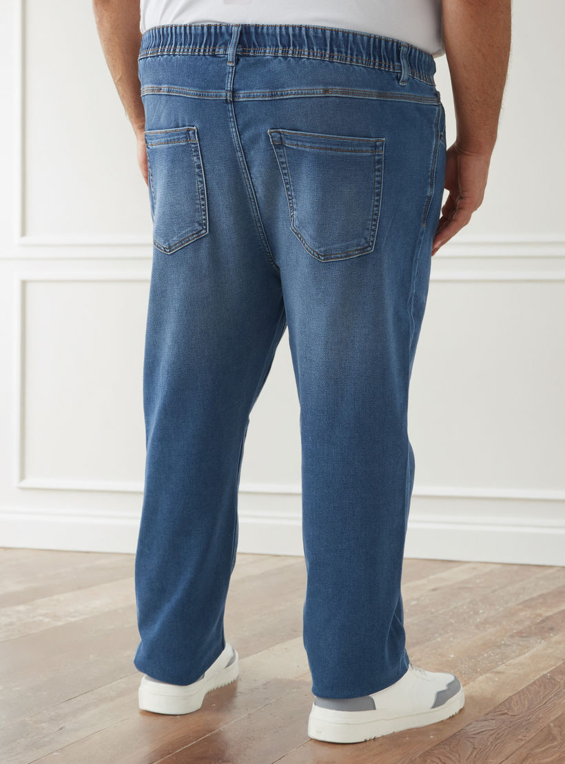 بنطلون جينز بقصة عادية وخصر مرن وجيب للرجال-men-clothing-bottoms-jeans-image-3