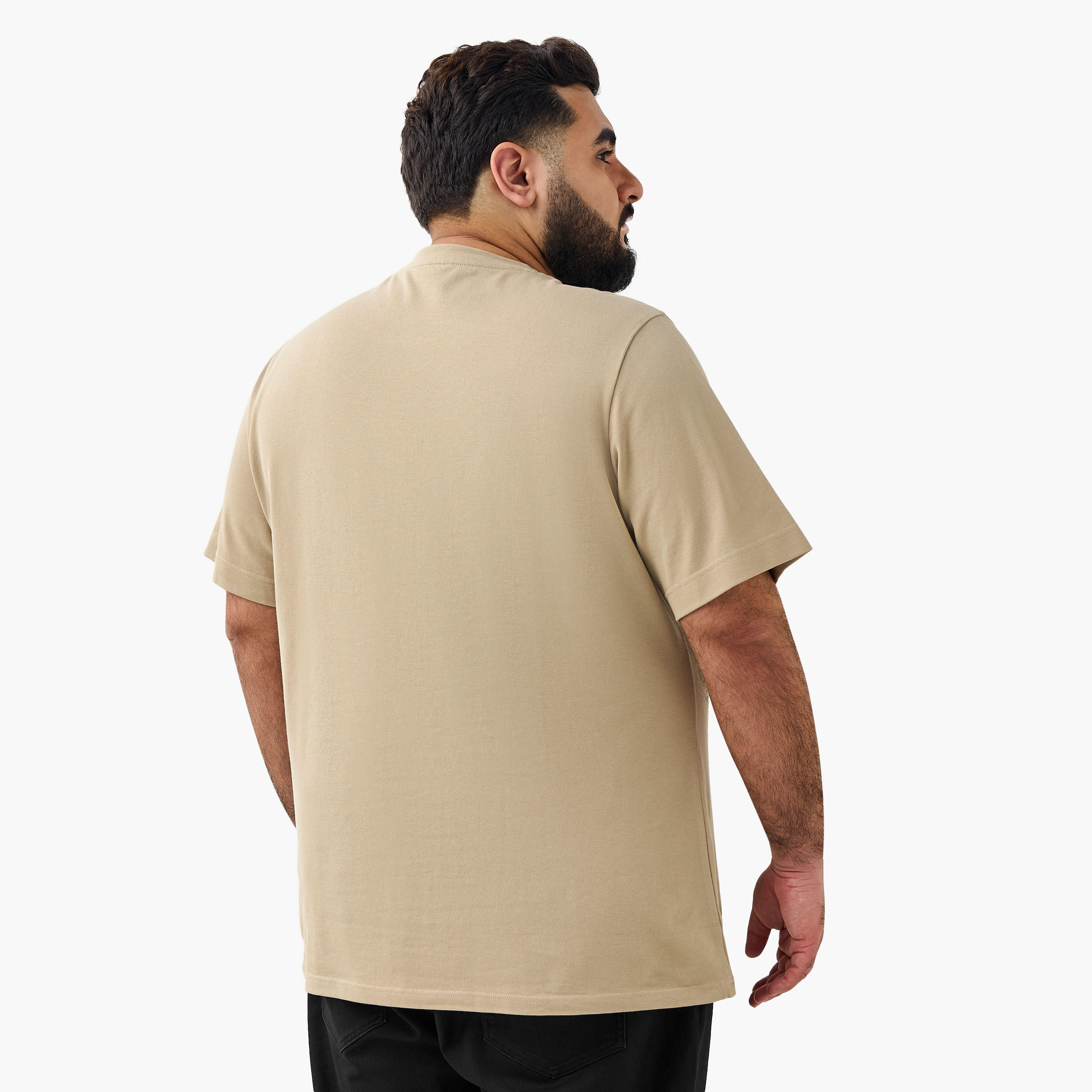 تيشيرت بقصة عادية وياقة ضيقة وأكمام قصيرة وطبعات للرجال-men-clothing-tshirtsandpolos-tshirts-image-3