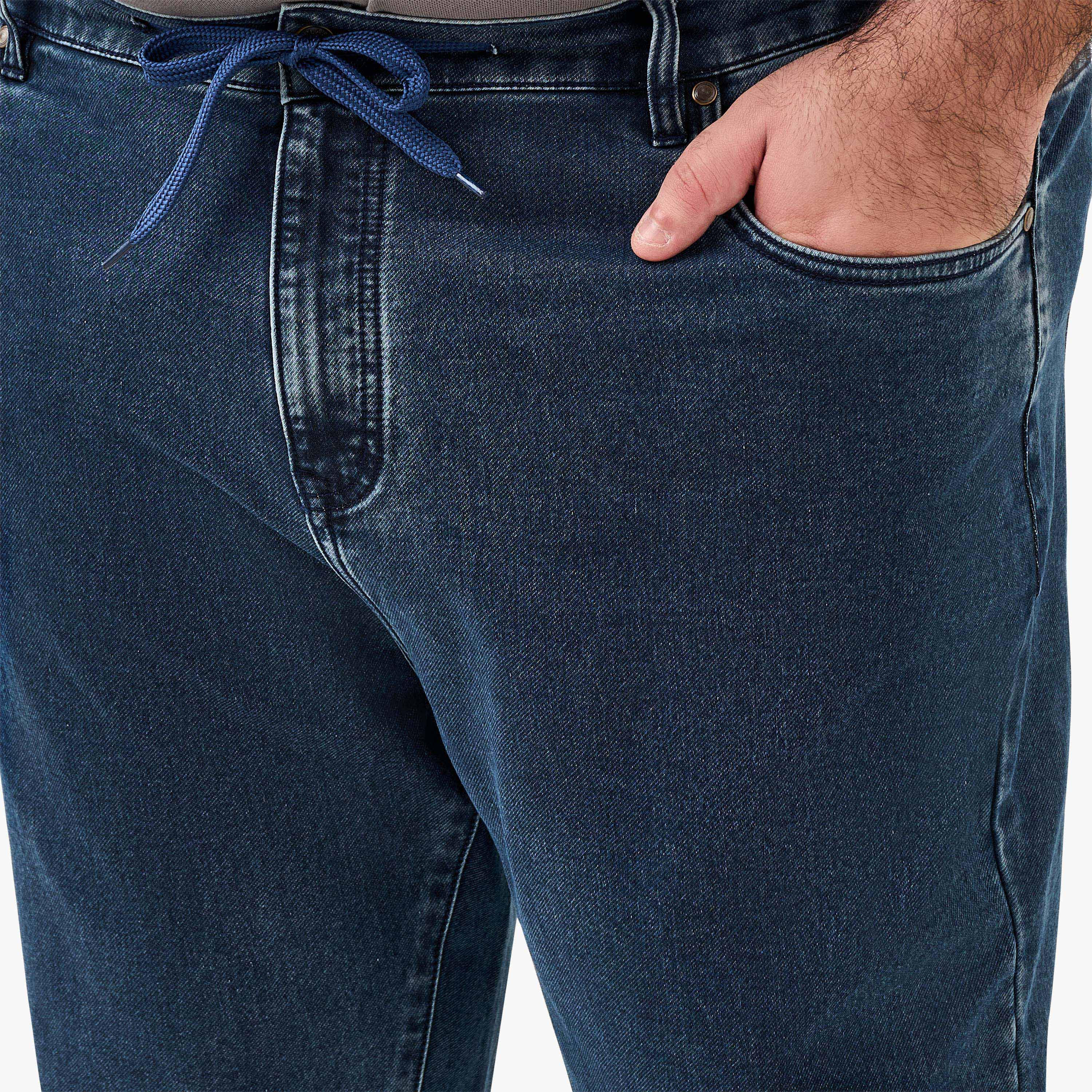 بنطلون جينز رجالي رياضي بقصة عادية وخصر مرن-men-clothing-bottoms-jeans-image-1