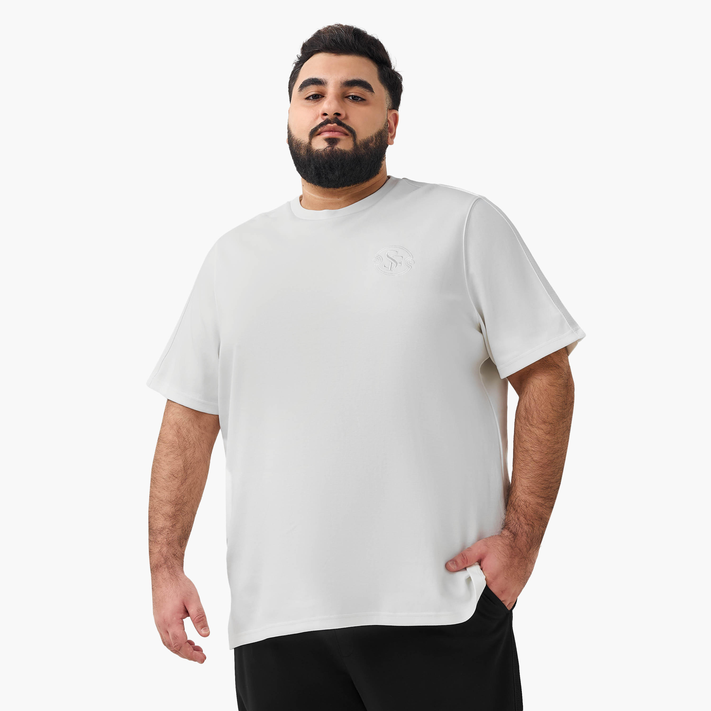 تيشيرت مطرز بأكمام قصيرة وياقة ضيقة وقصة عادية للرجال-men-clothing-tshirtsandpolos-tshirts-image-1